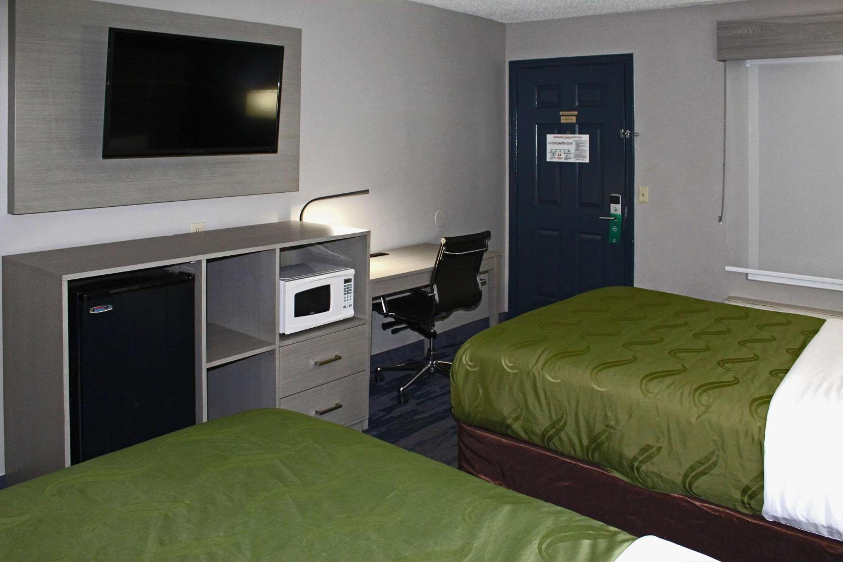 Double Room with Two Double Beds - Non-Smoking - Photo 4