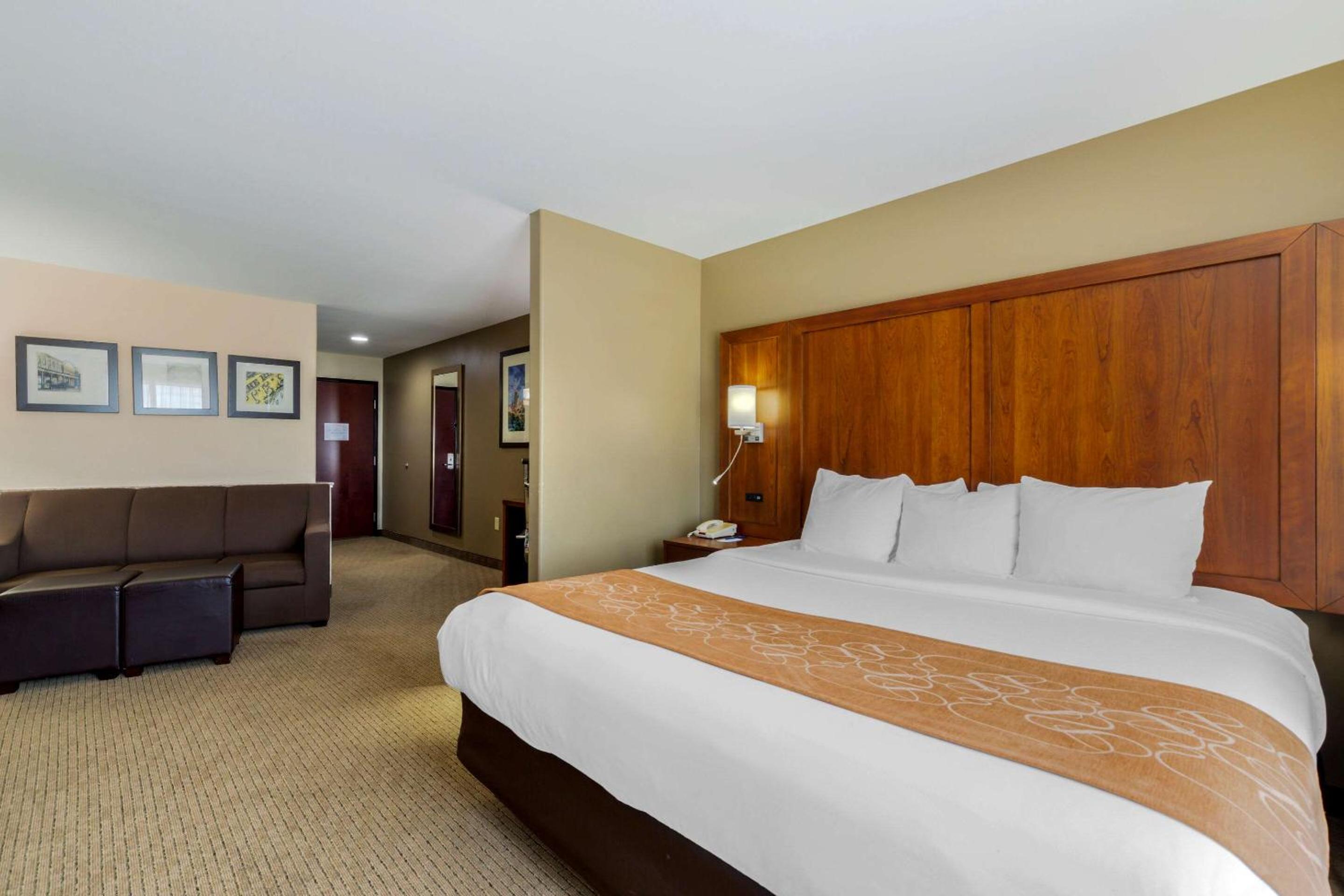 King Suite - Non-Smoking - Photo 1