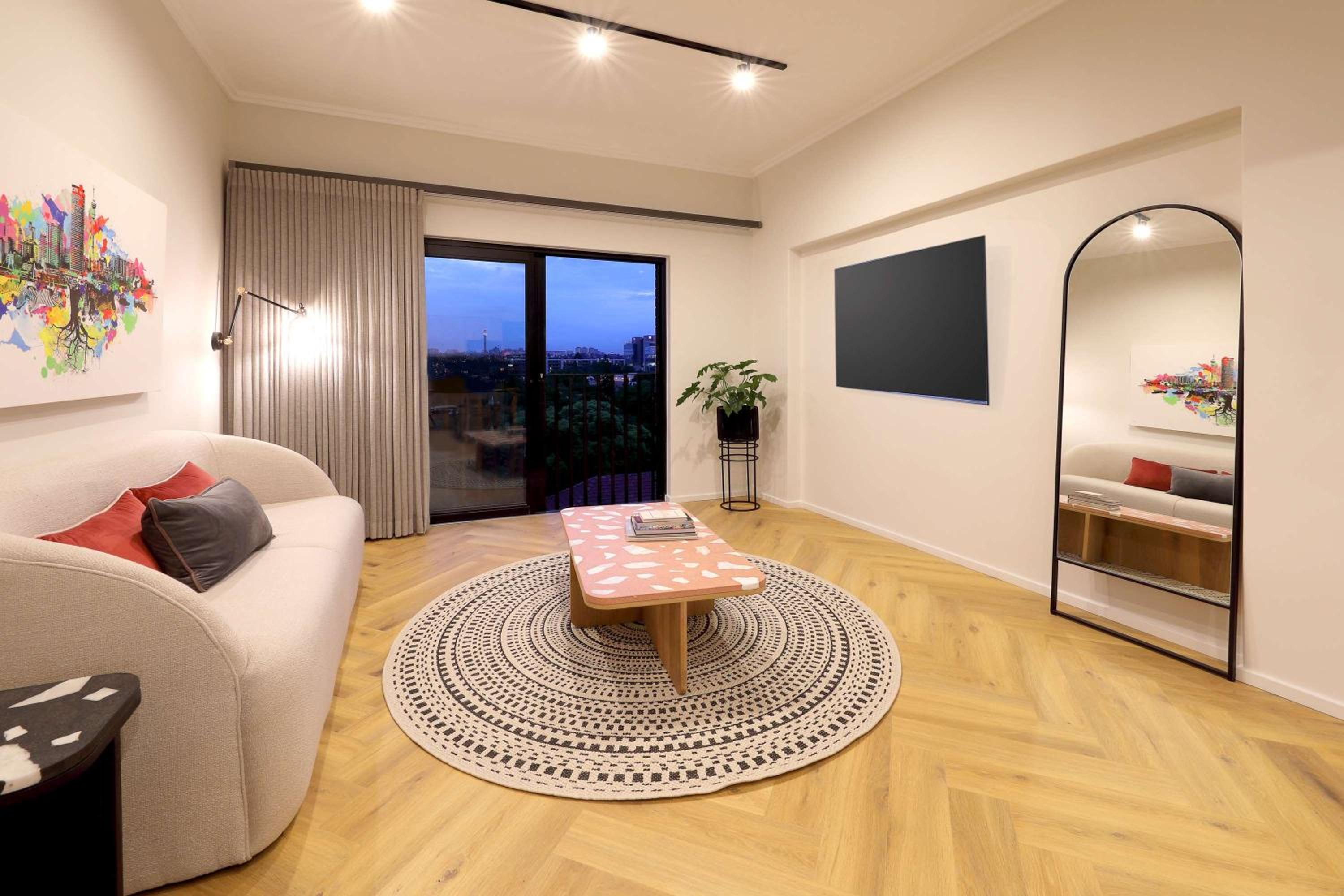 One Bedroom Suite - Photo 29