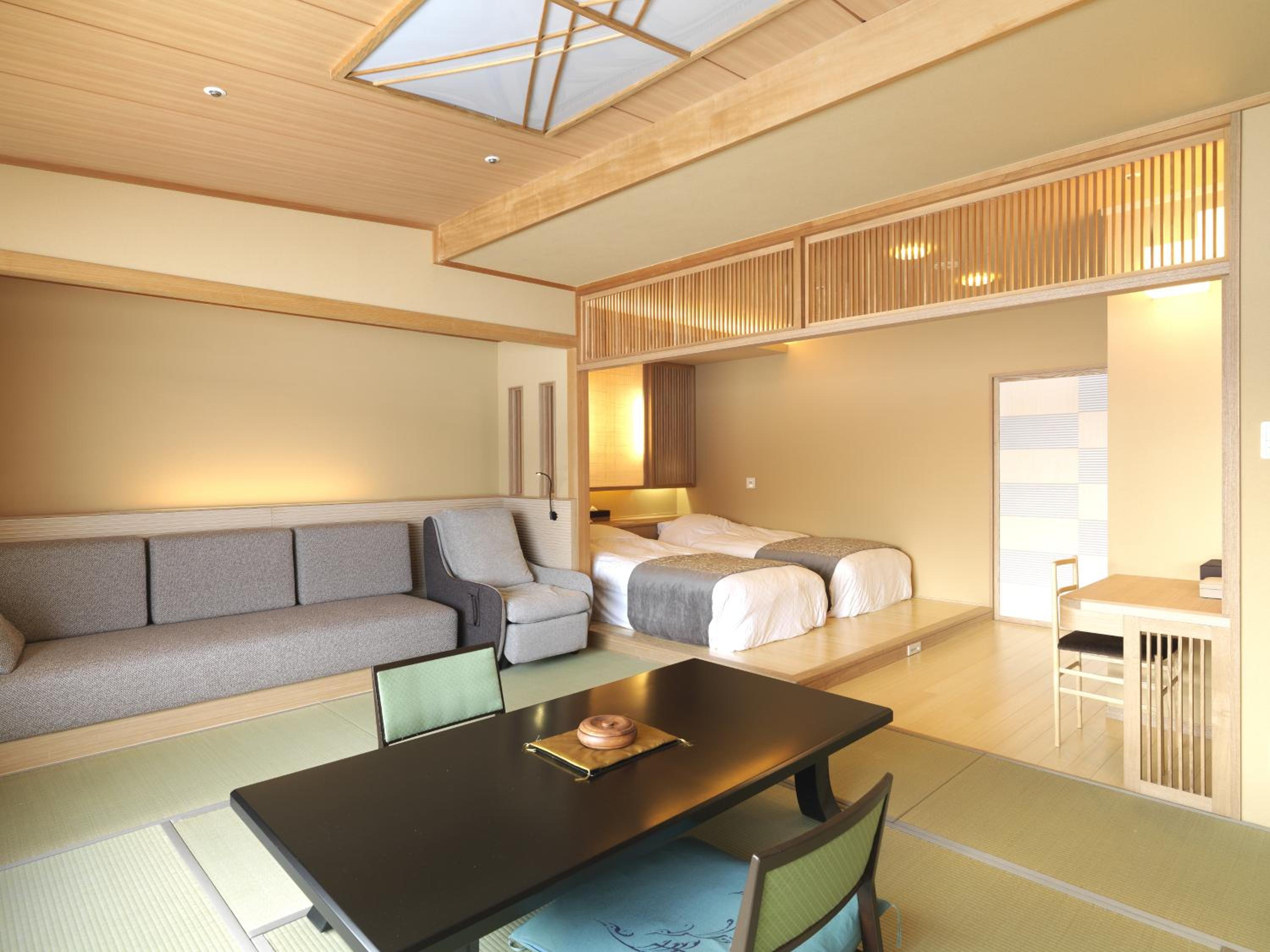 Deluxe Room with Tatami Area and Lake View - Non-Smoking - Buffet Breakfast + Buffet Dinner Included - Photo 3