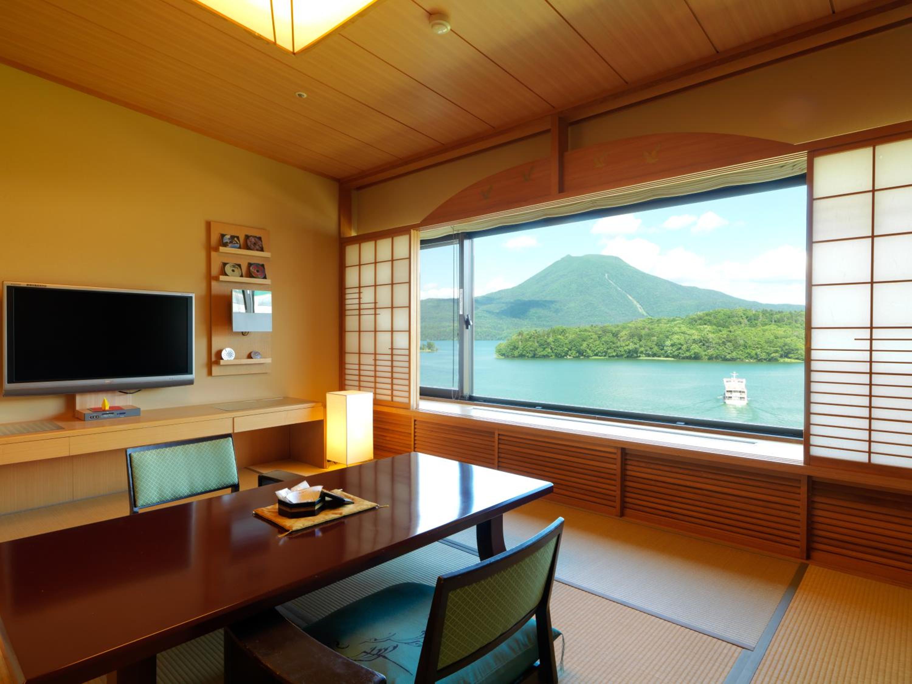 Deluxe Room with Tatami Area and Lake View - Non-Smoking - Buffet Breakfast + Buffet Dinner Included - Photo 5