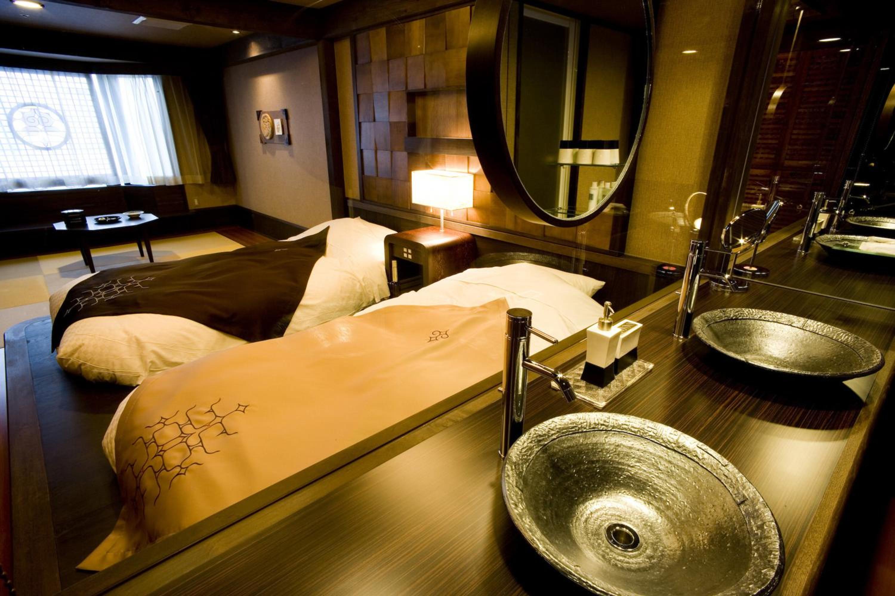 Room with Tatami Area with Ainu Style - Non-Smoking - Buffet Breakfast + Buffet Dinner Included - Photo 1