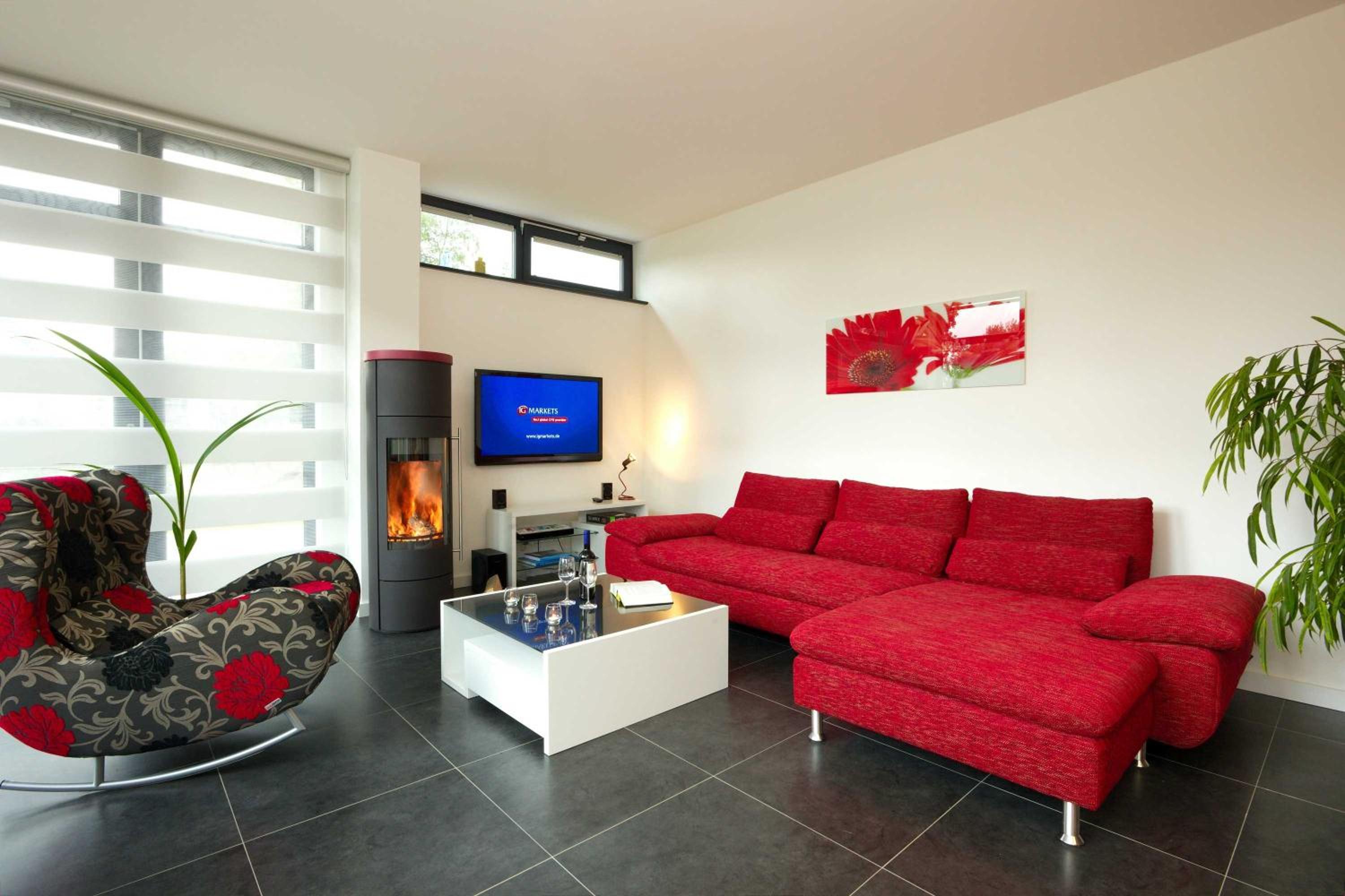 Three-Bedroom House photo 3