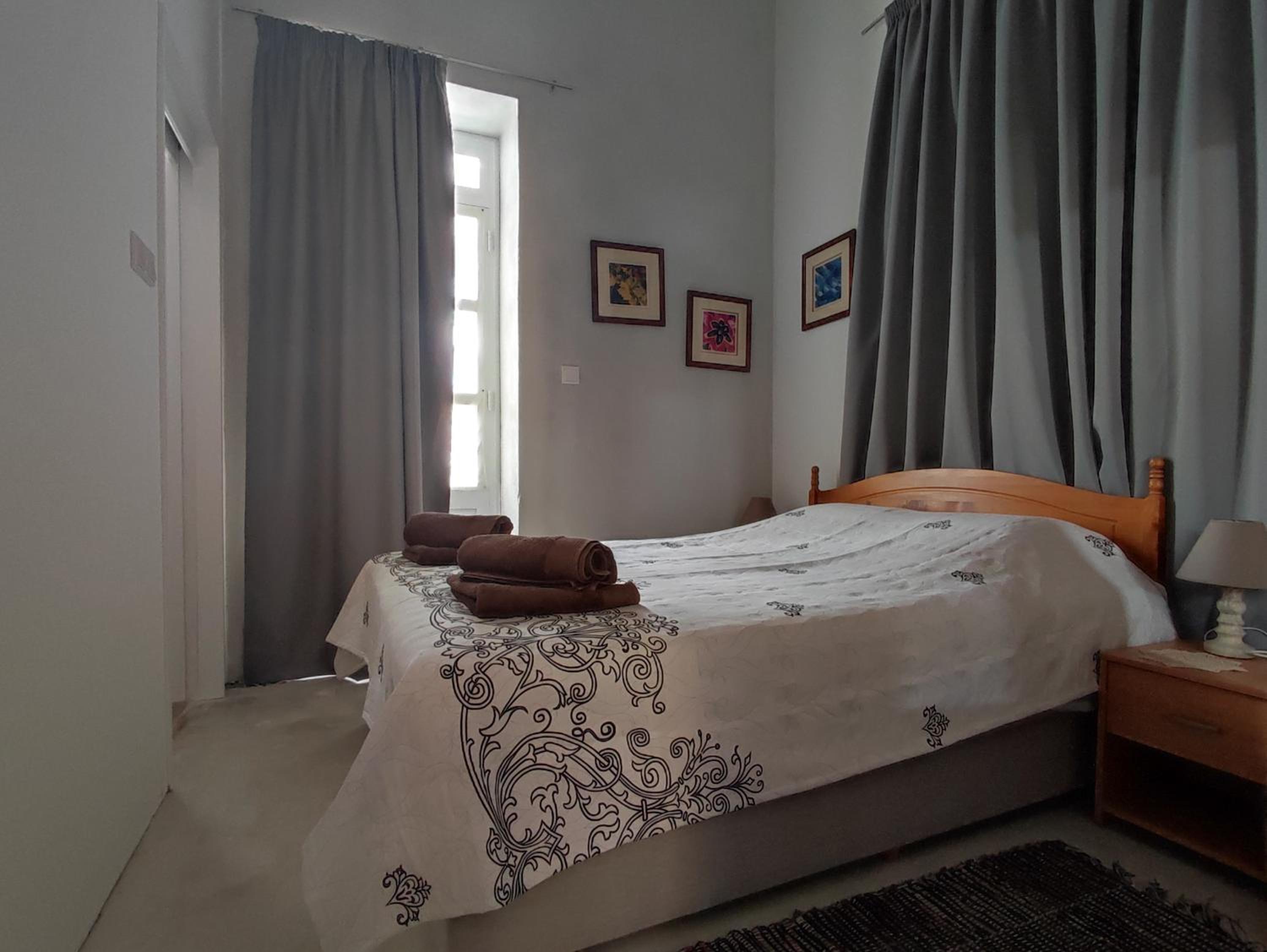 One-Bedroom Apartment - Photo 1