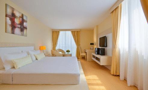 Deluxe King Room - Photo 1