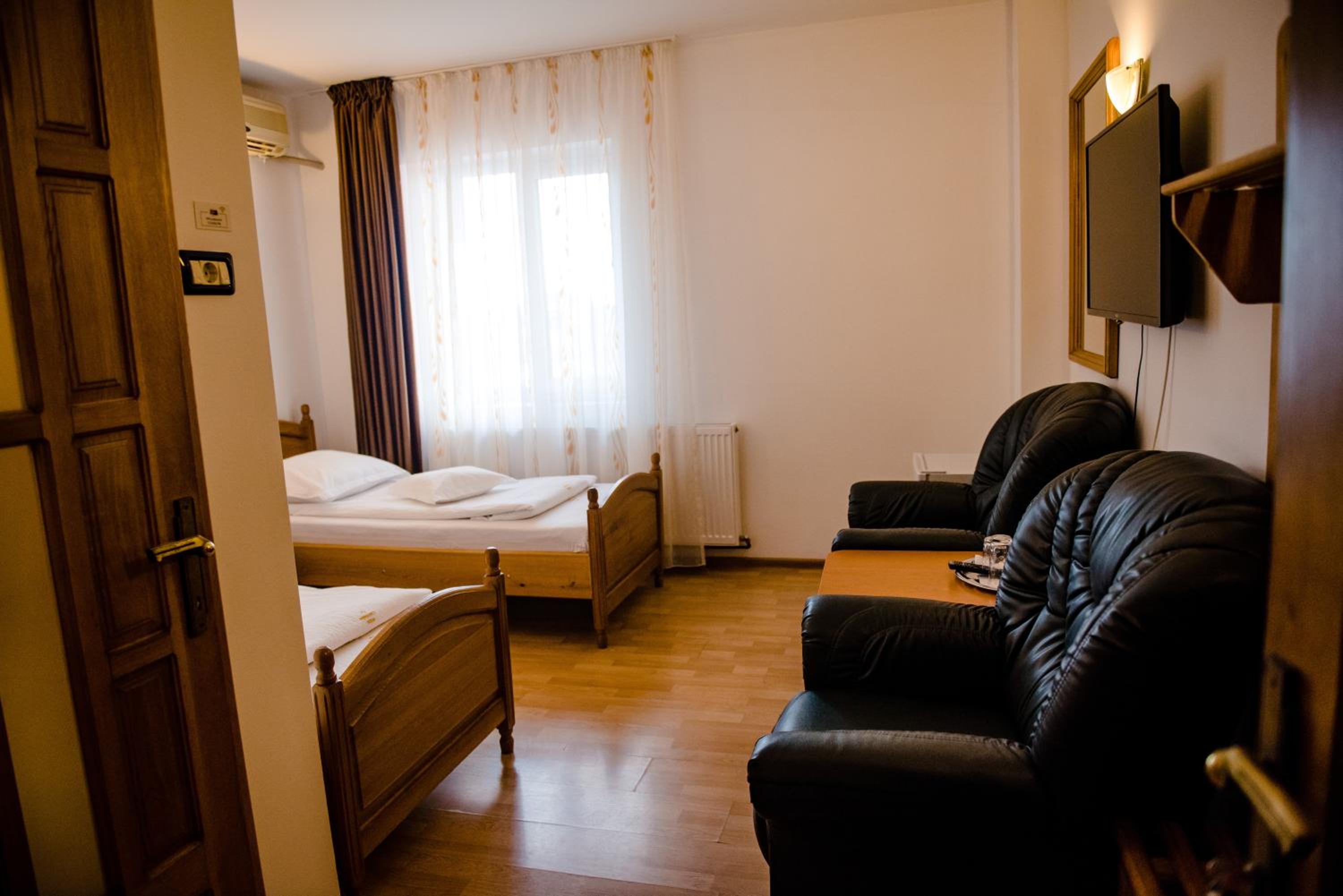 Twin Room - Photo 1