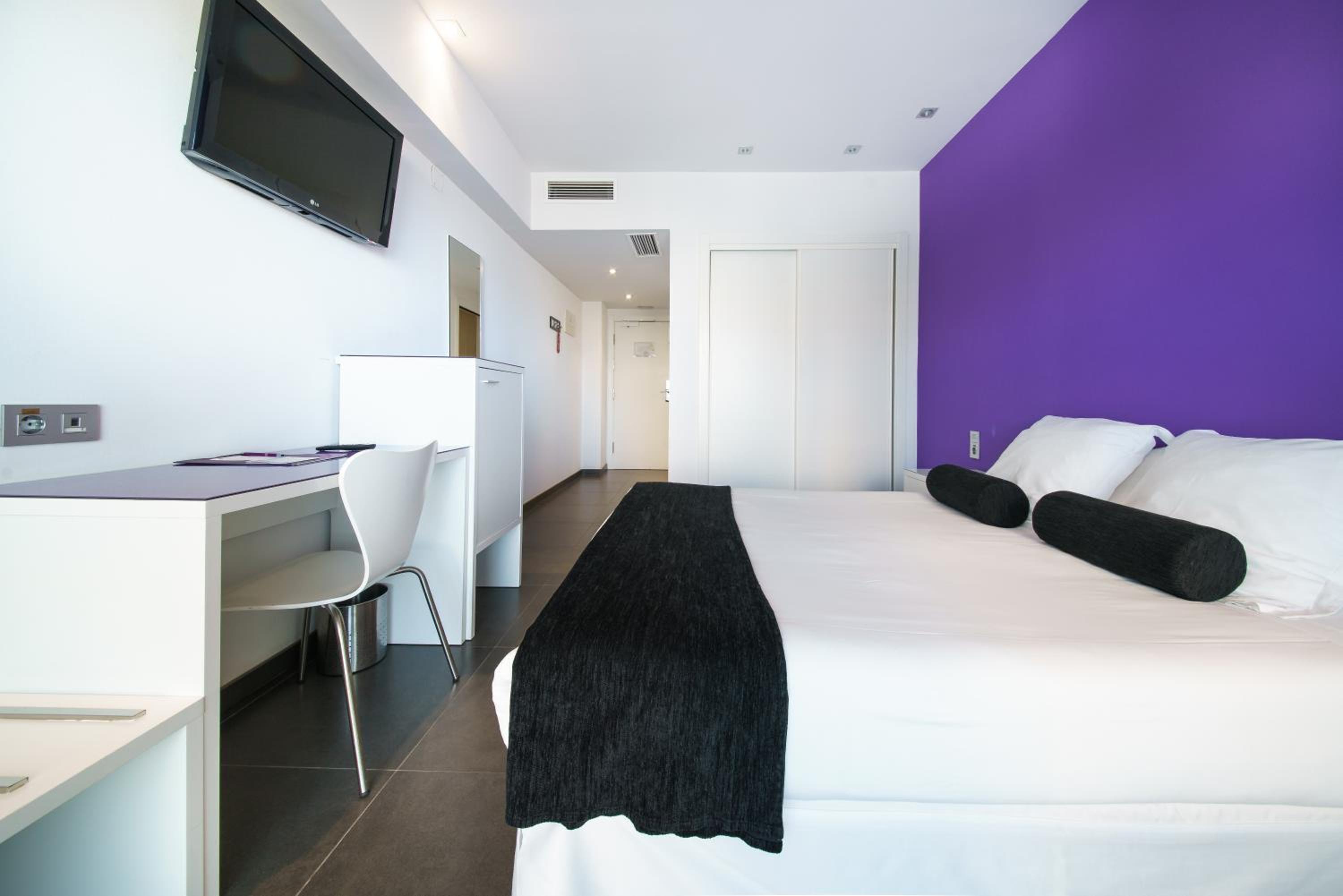 Double or Twin Room with Side Sea View with Terrace 1 - 2 beds