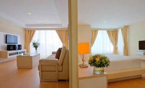 Two-Bedroom Apartment - Photo 9