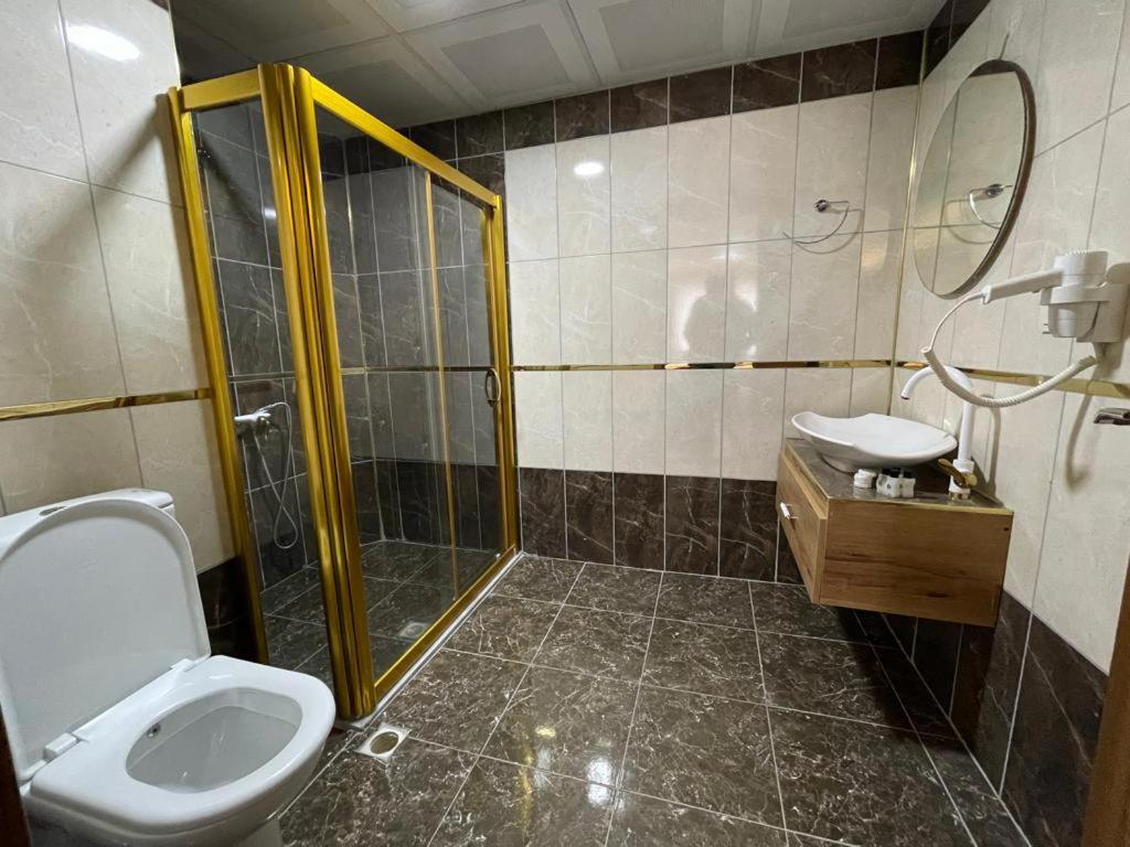 Twin Room with Bathroom - Photo 2