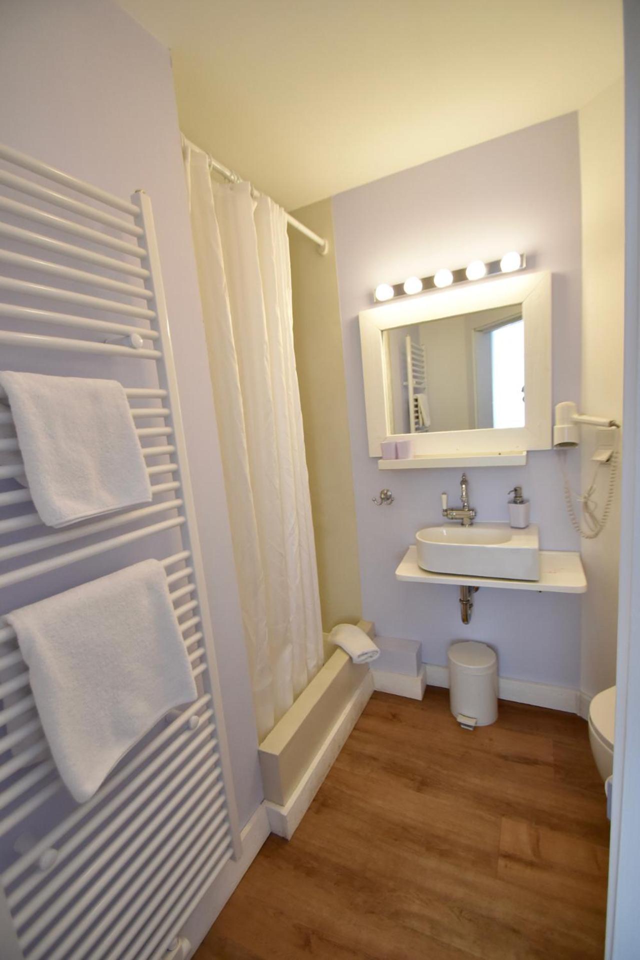 Double Room - Photo 5