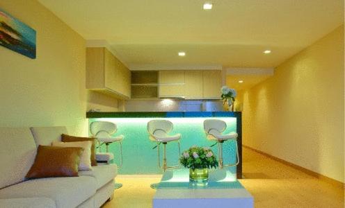 One-Bedroom Apartment - Photo 1