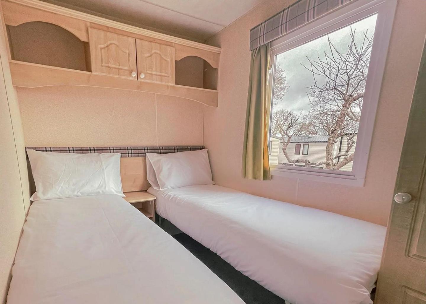 Three-Bedroom Mobile Home photo 3