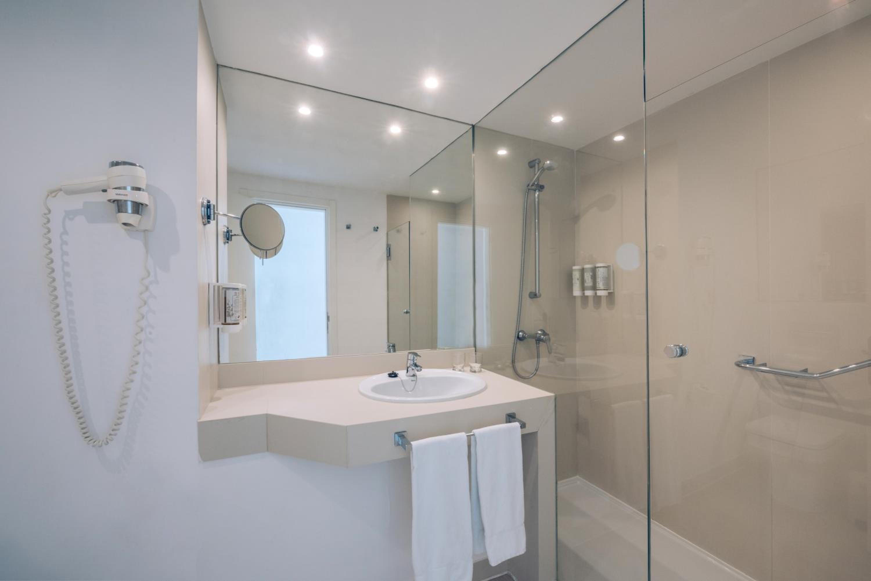 Double Room (1 Adult) - Photo 4