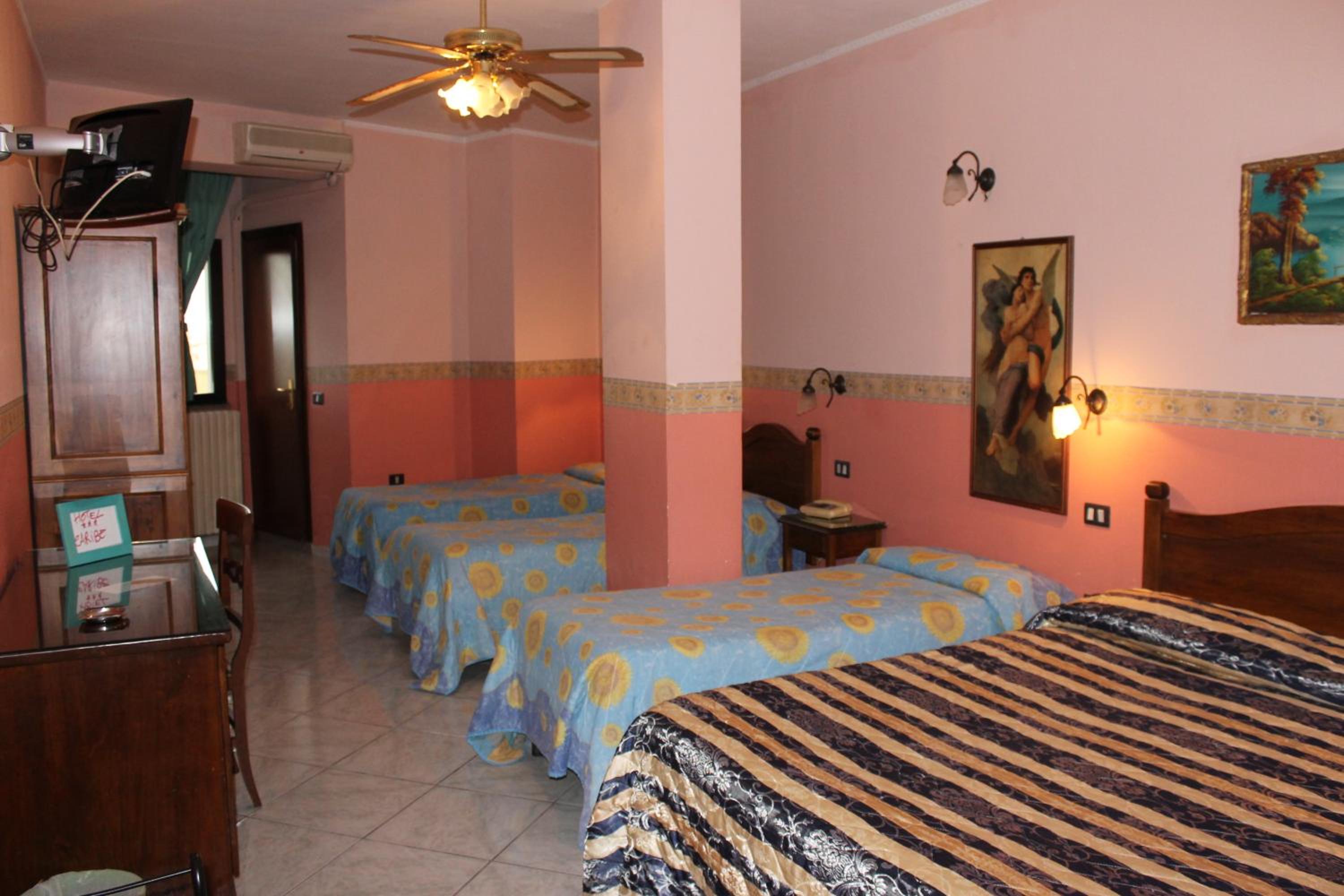 Quadruple Room with Shower - Photo 2