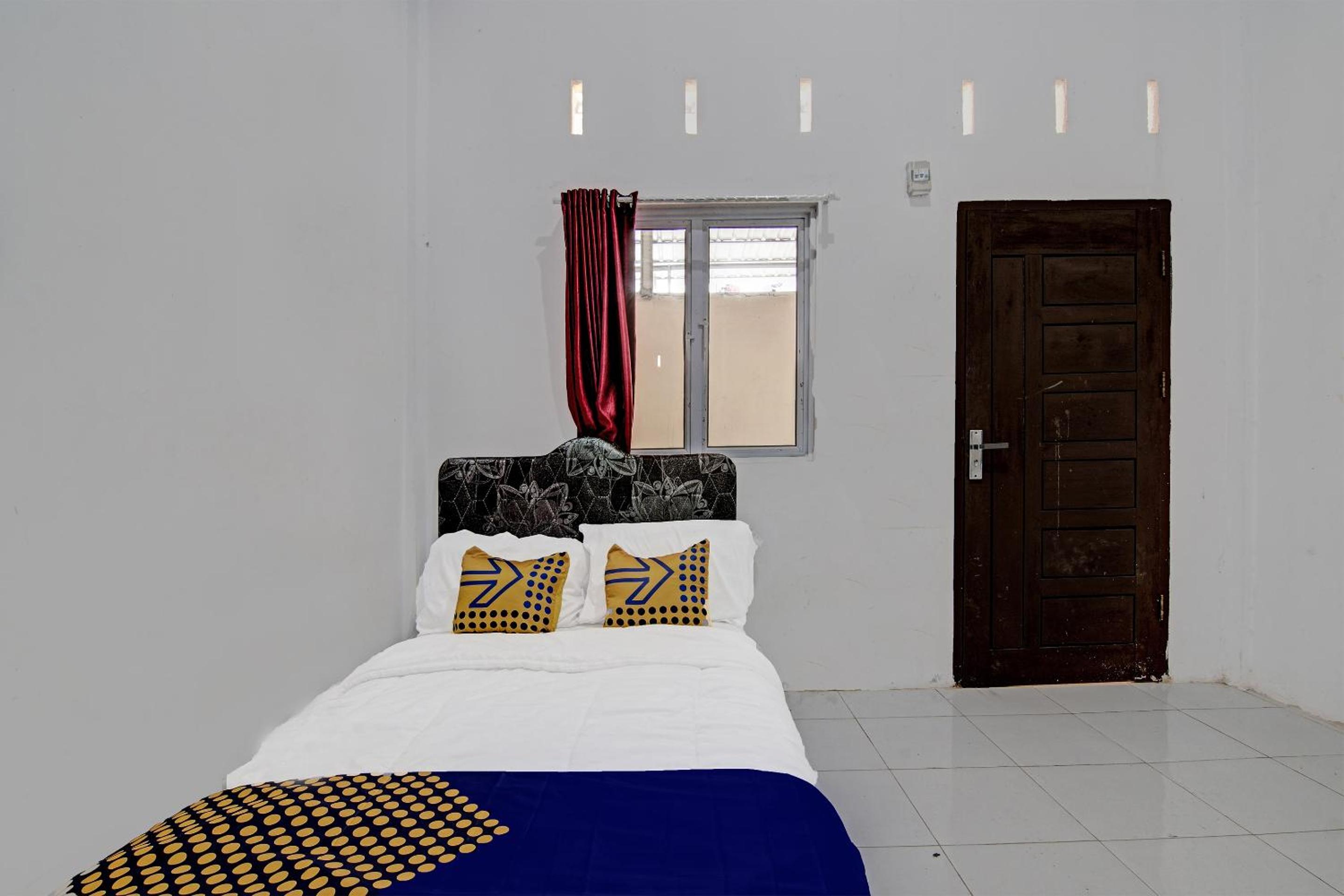 Budget Double Room photo 2