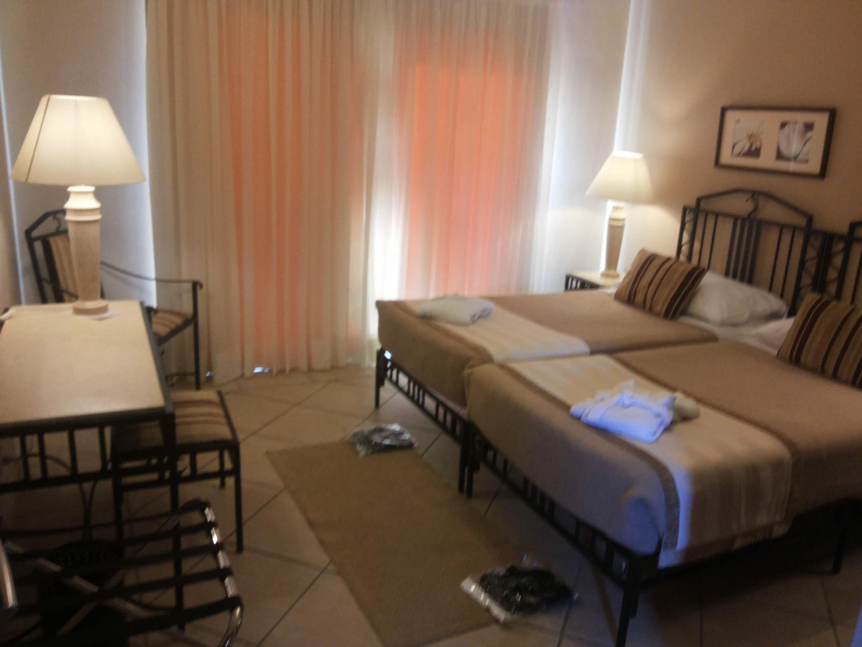 Suite ( 2 Adults + 1 child ) - Photo 2