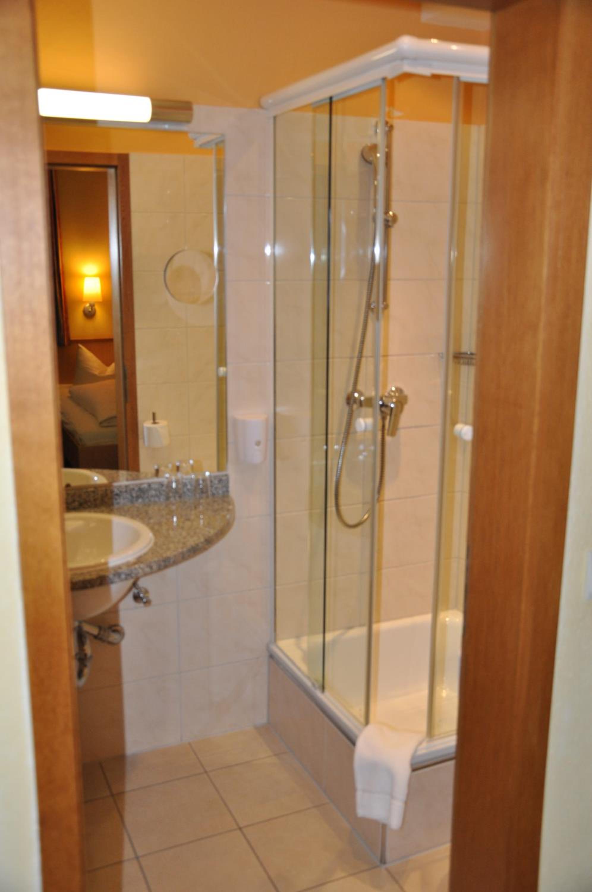 Twin Room - Photo 5