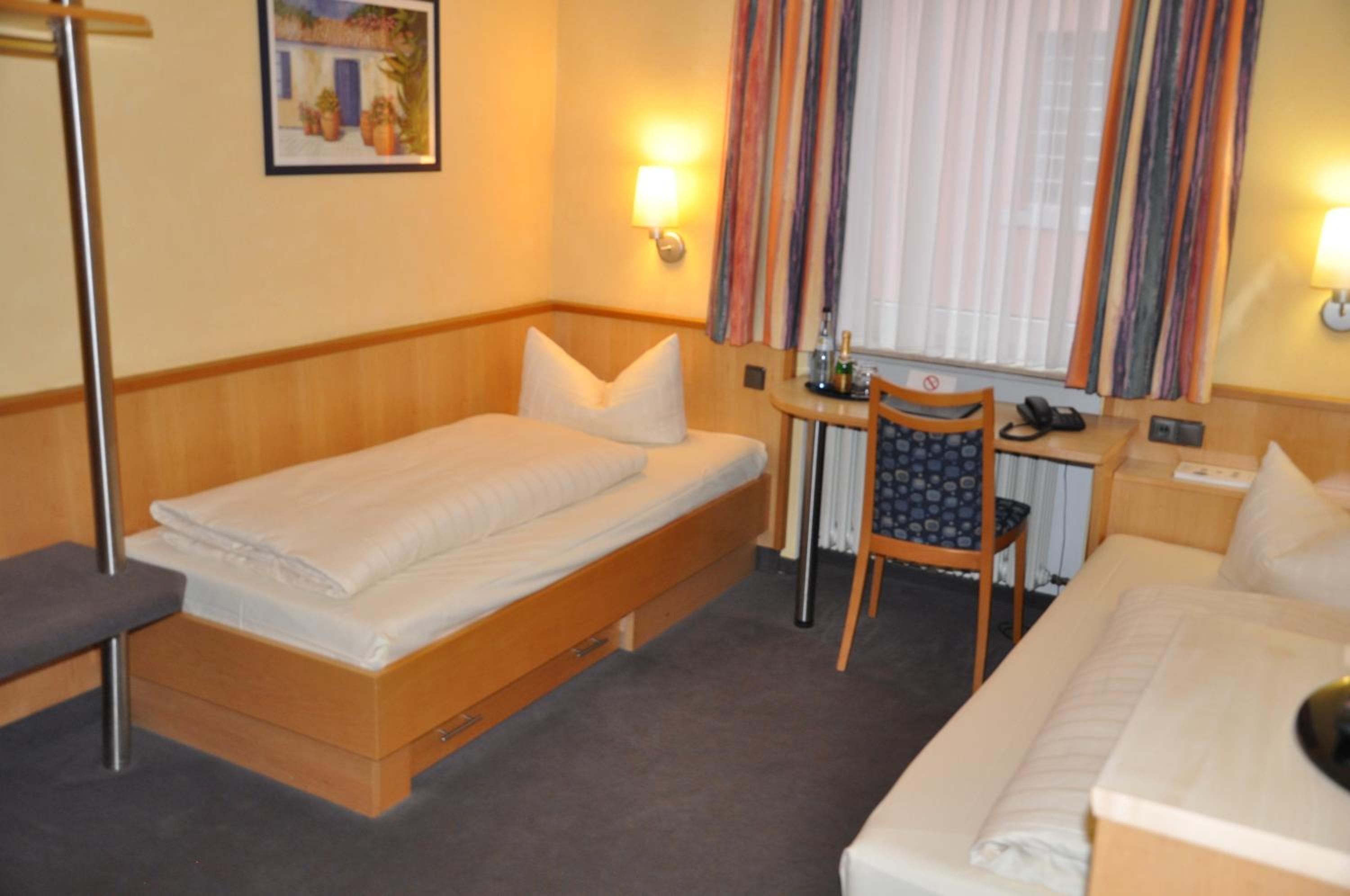 Twin Room - Photo 4