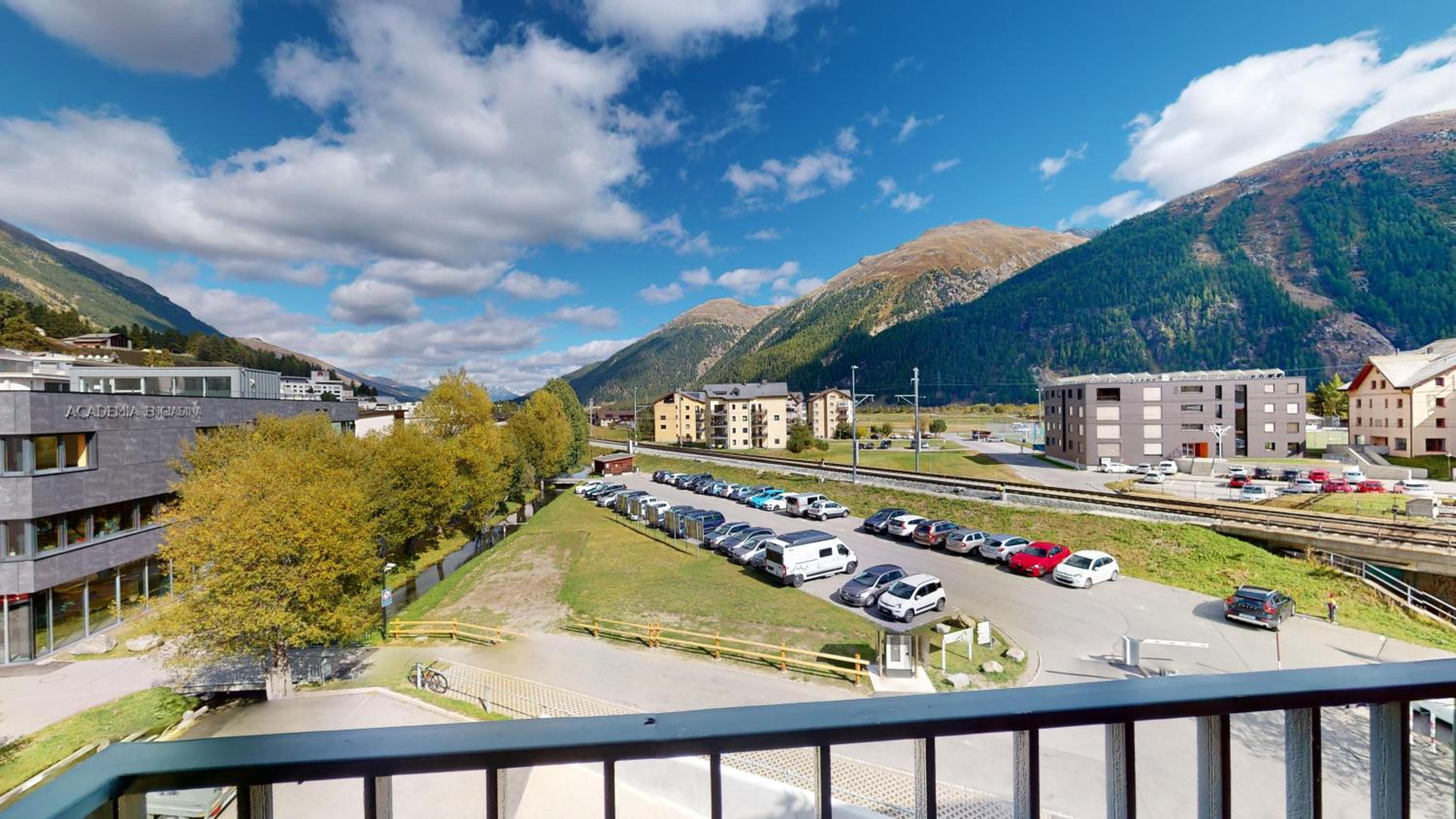 Apartment with Mountain View photo 2