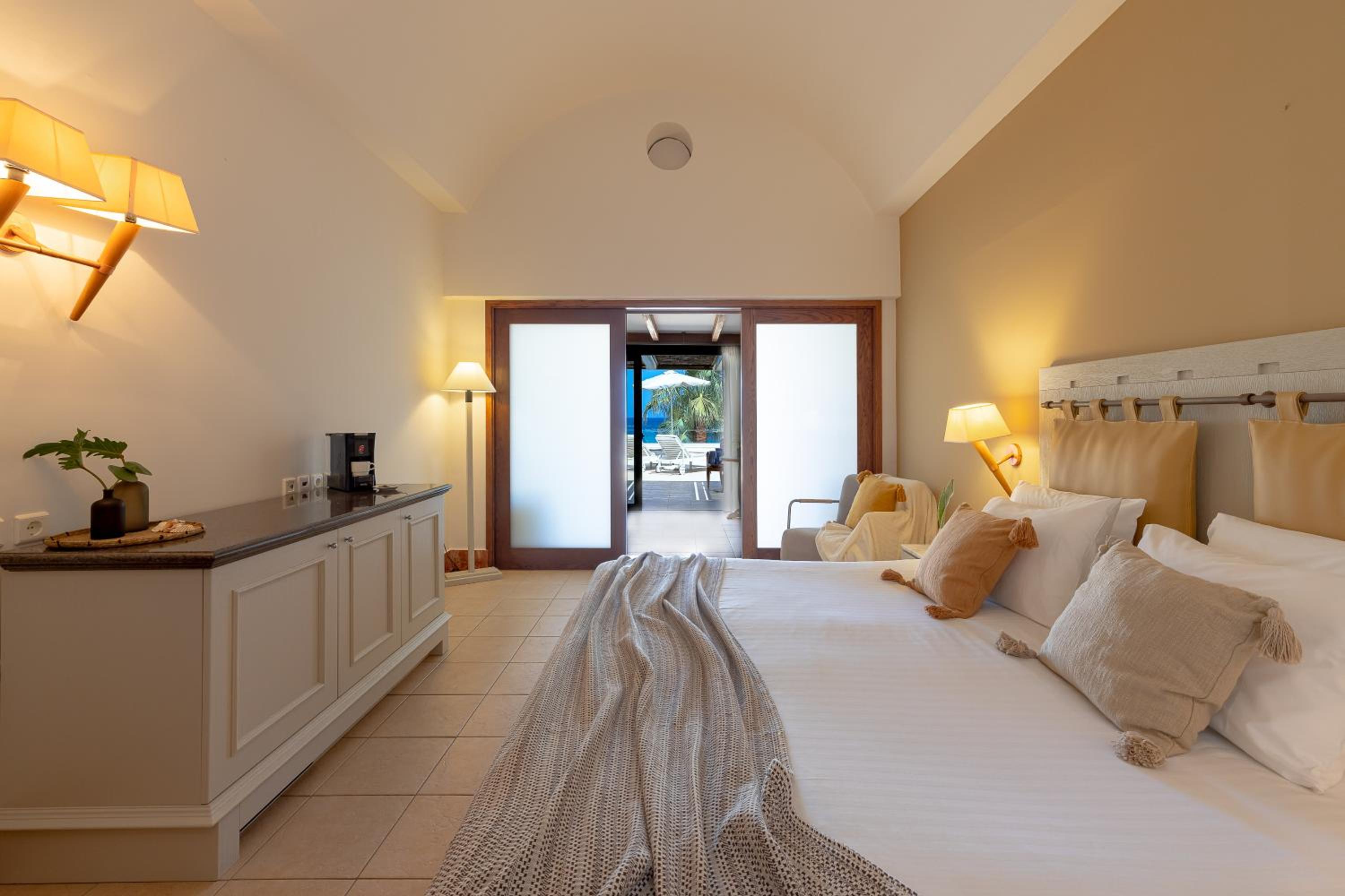 Junior Suite with Sea View - Photo 8