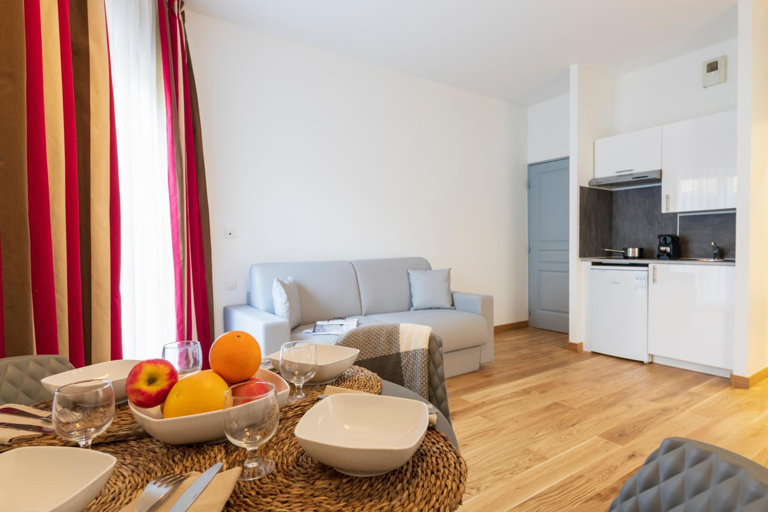 One-Bedroom Apartment (4 Adults) - Photo 2