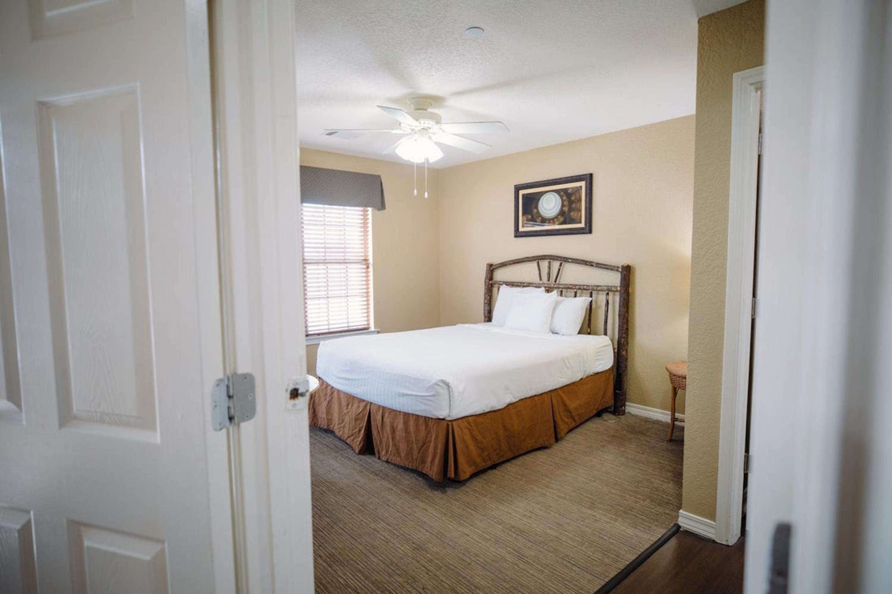 Two-Bedroom Villa Lodge With One King Bed And One Queen Bed photo 2