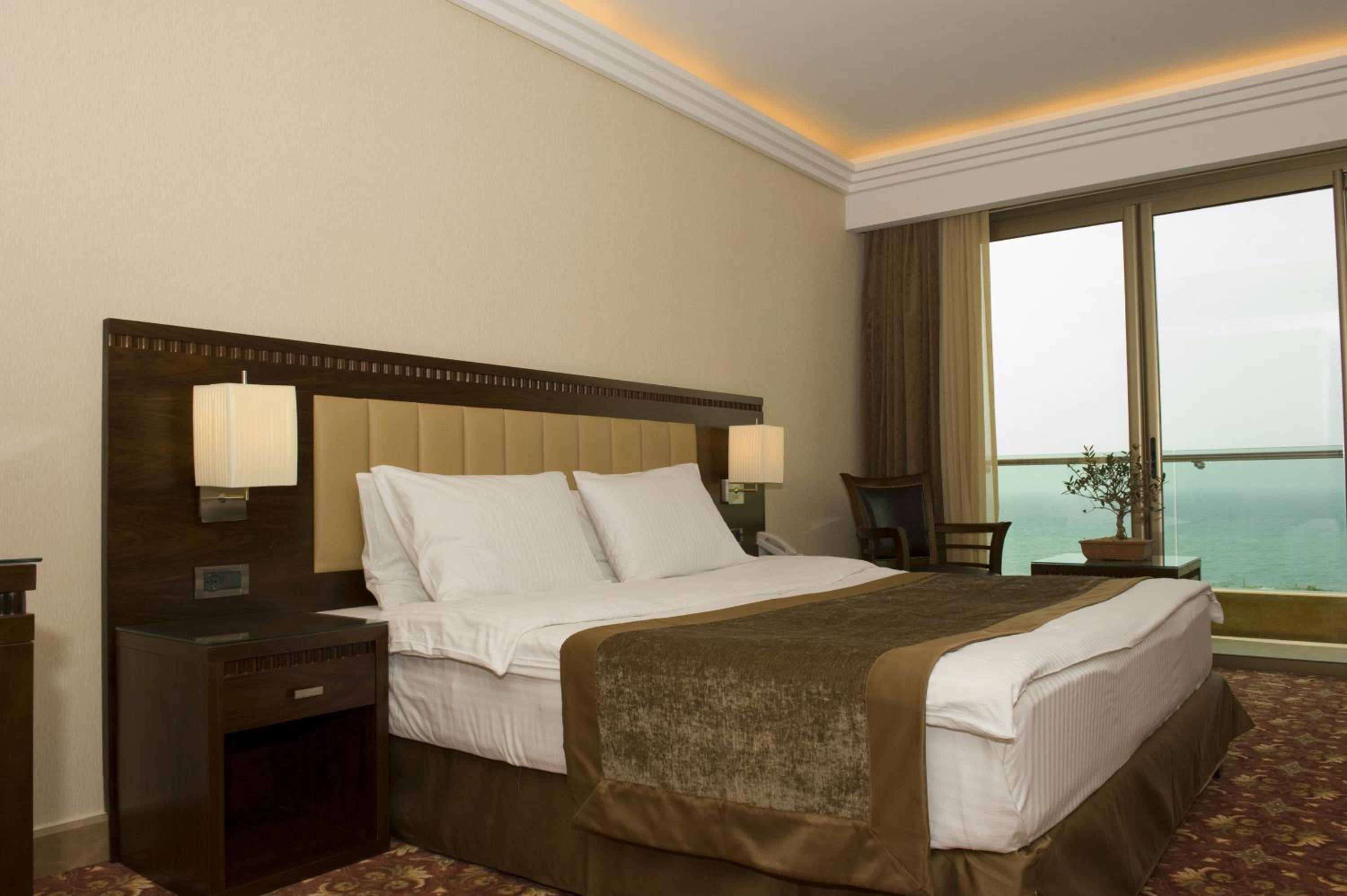 Grand Deluxe Room King Bed Sea View with balcony photo 1