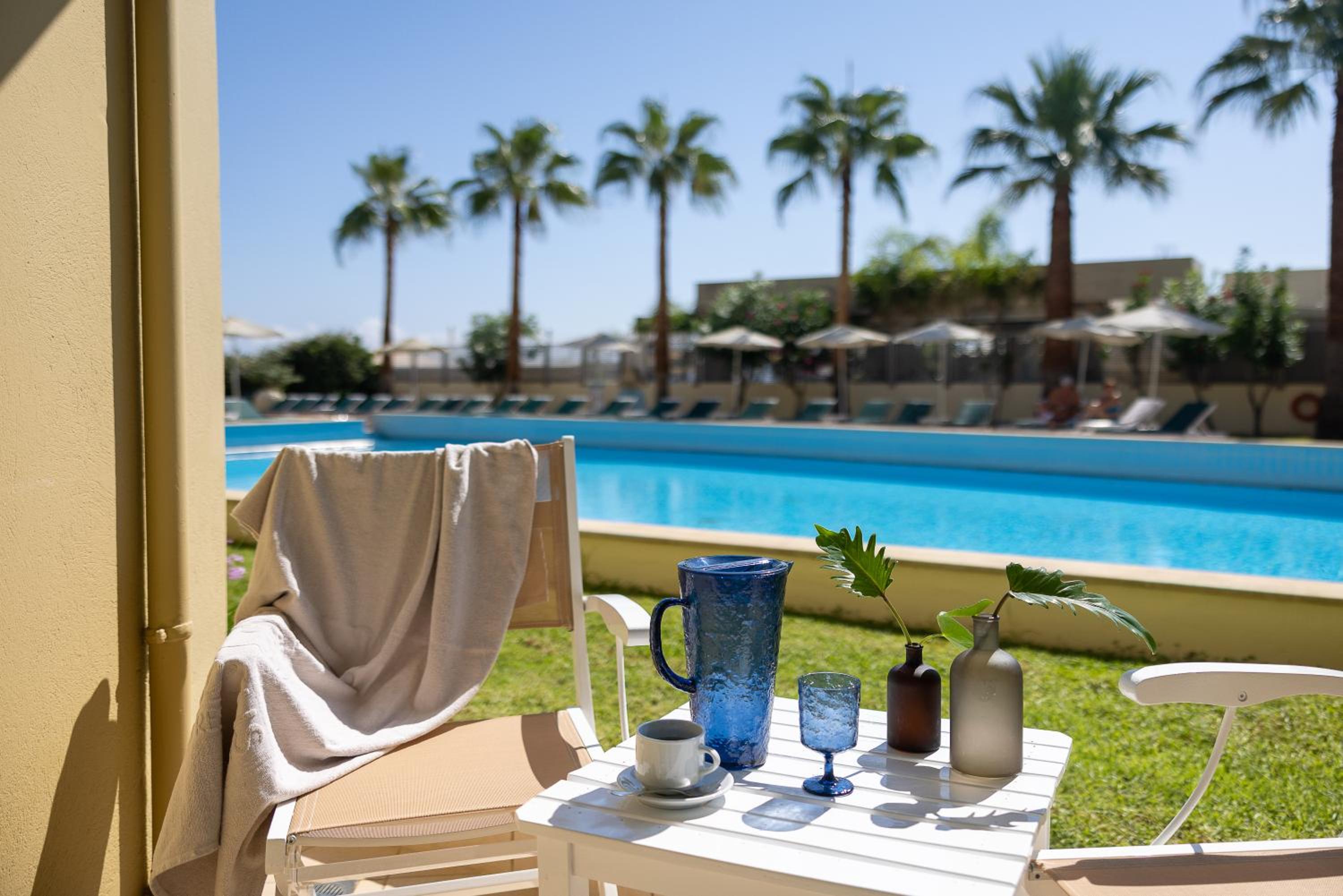 Double or Twin Room with Pool View - Photo 3