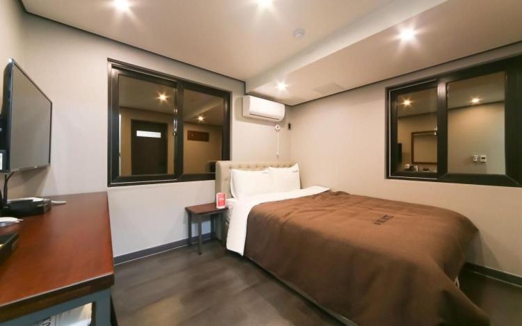 Economy Double Room - Photo 6