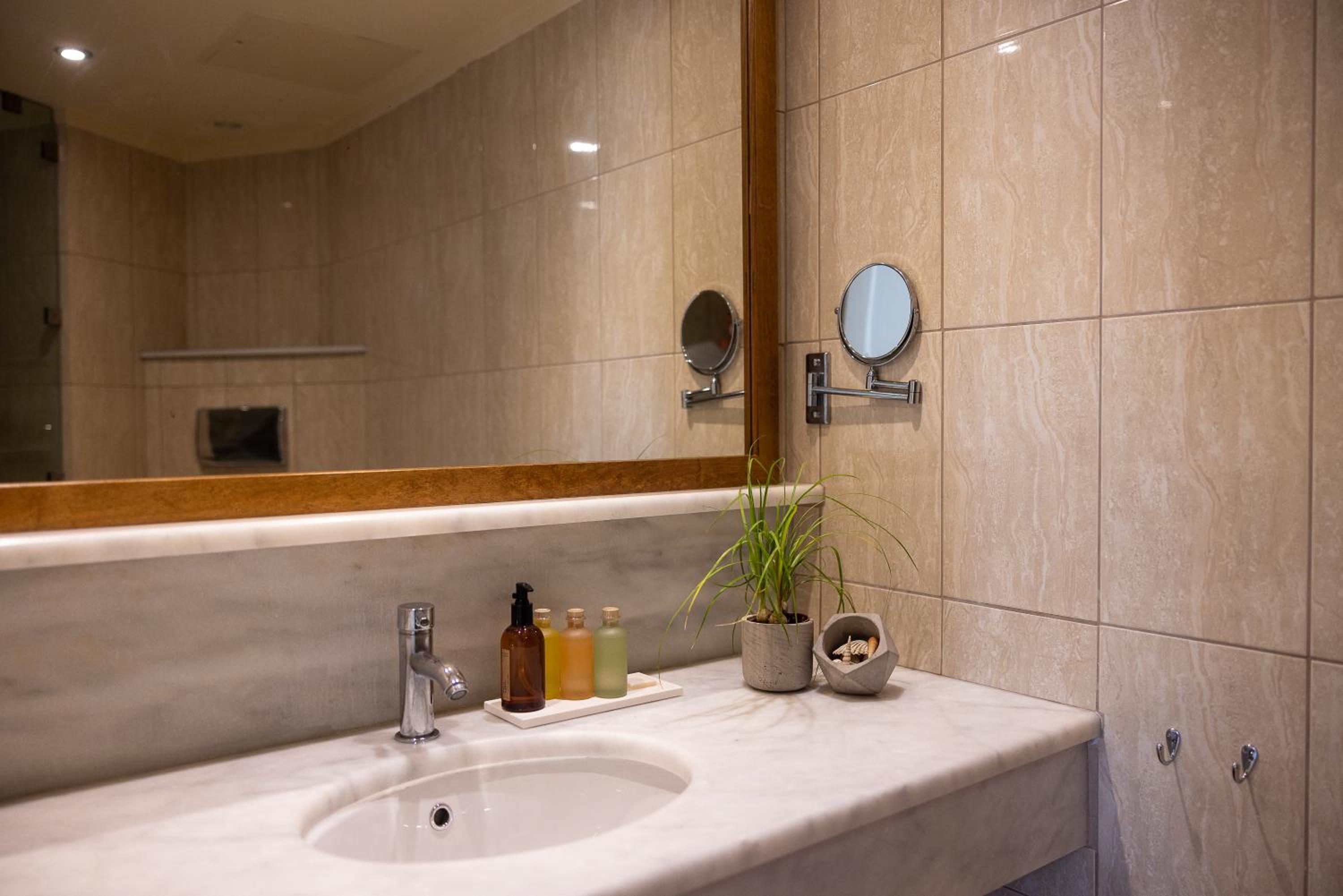 Double or Twin Room with Pool View - Photo 8