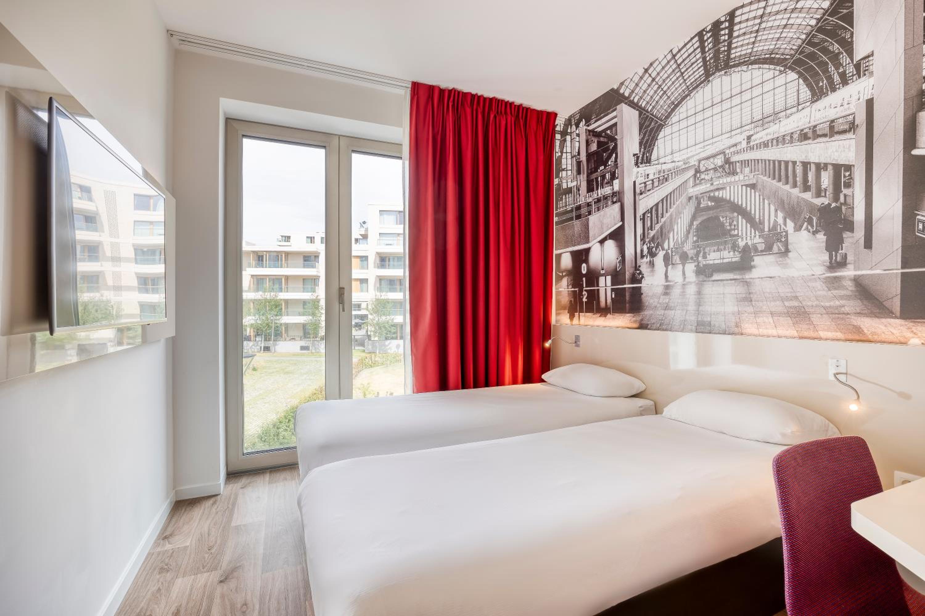 Standard Twin Room - Photo 2