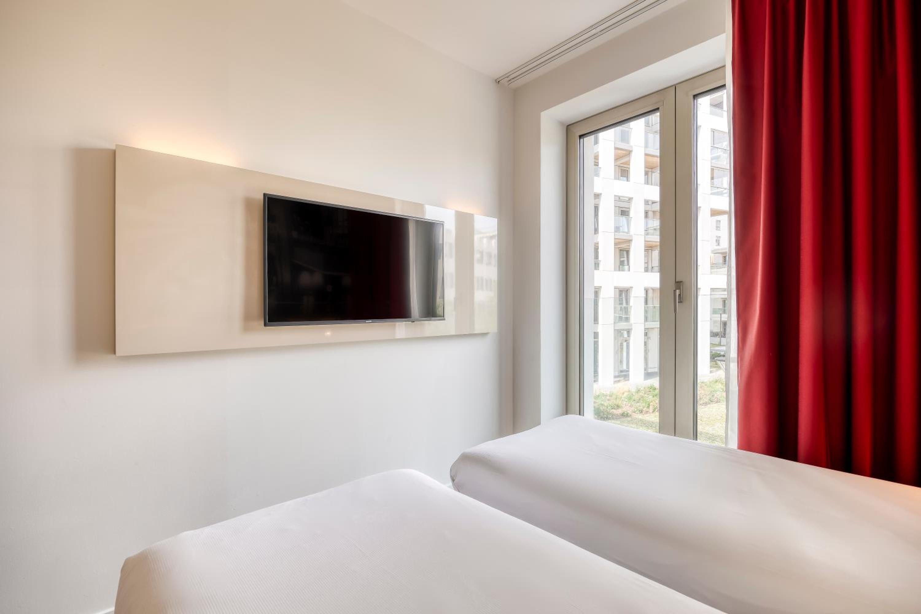 Standard Twin Room - Photo 1