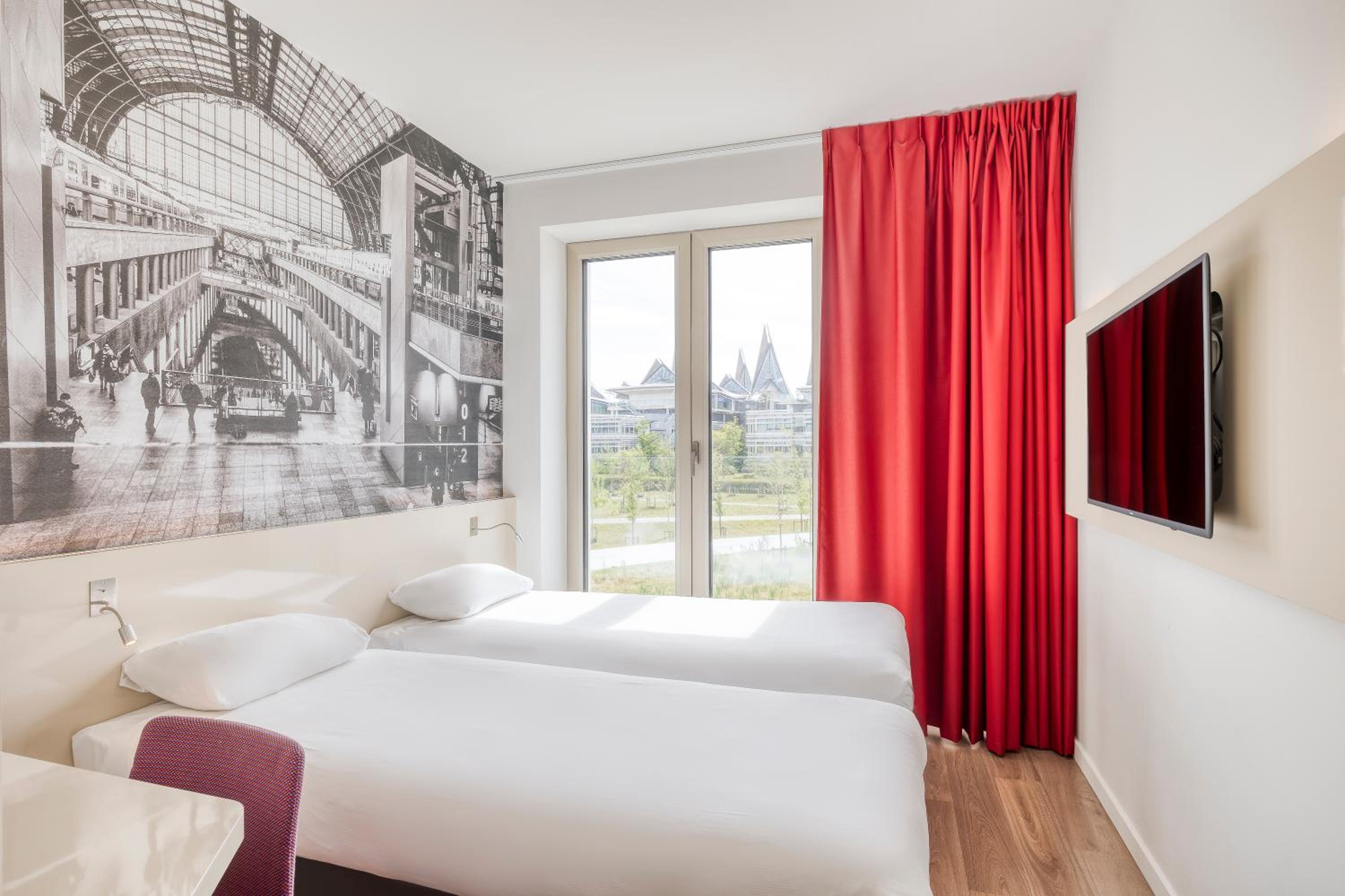 Standard Twin Room - Photo 3
