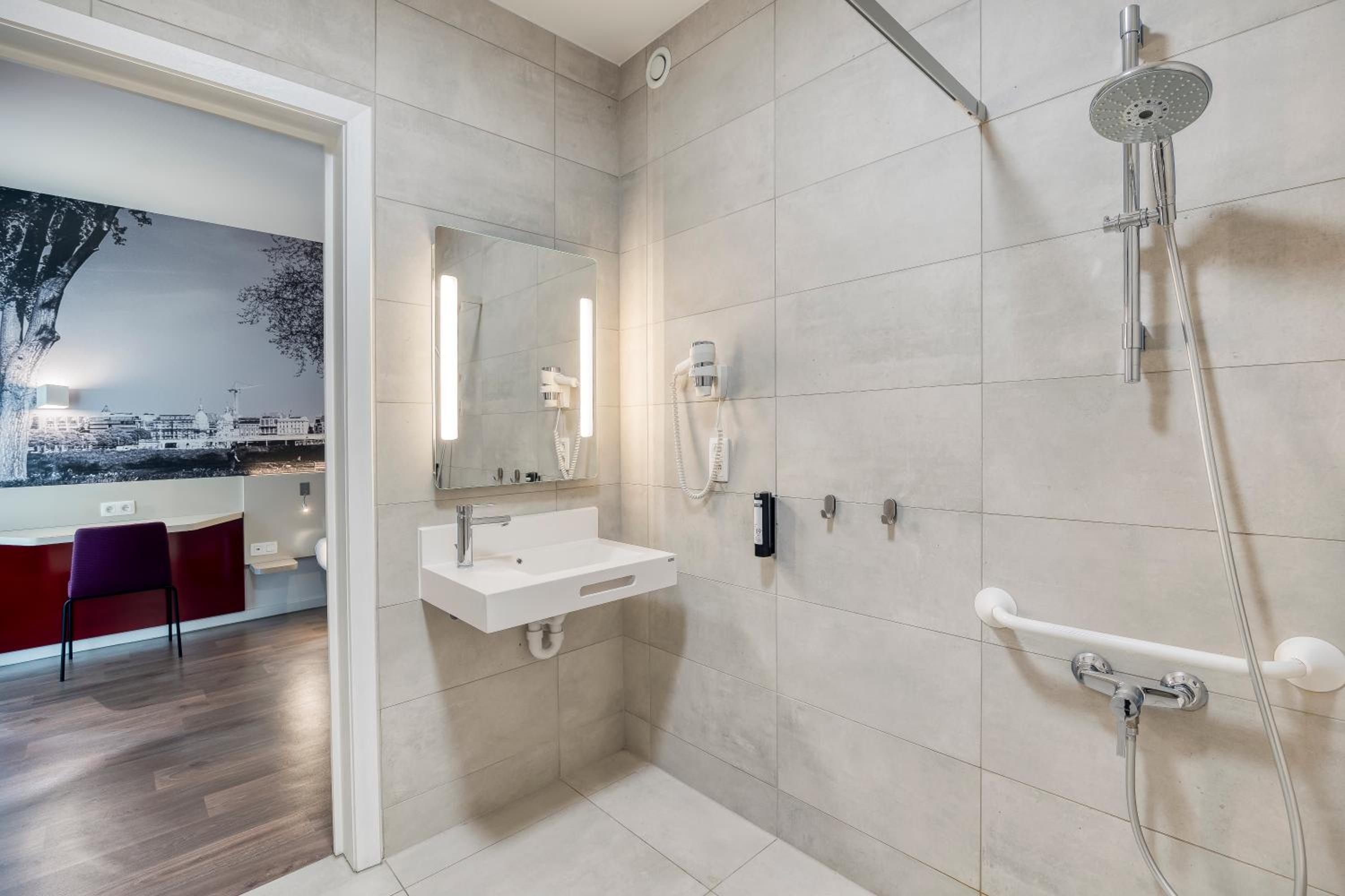 Double Room - Wheelchair Accessible - Photo 2
