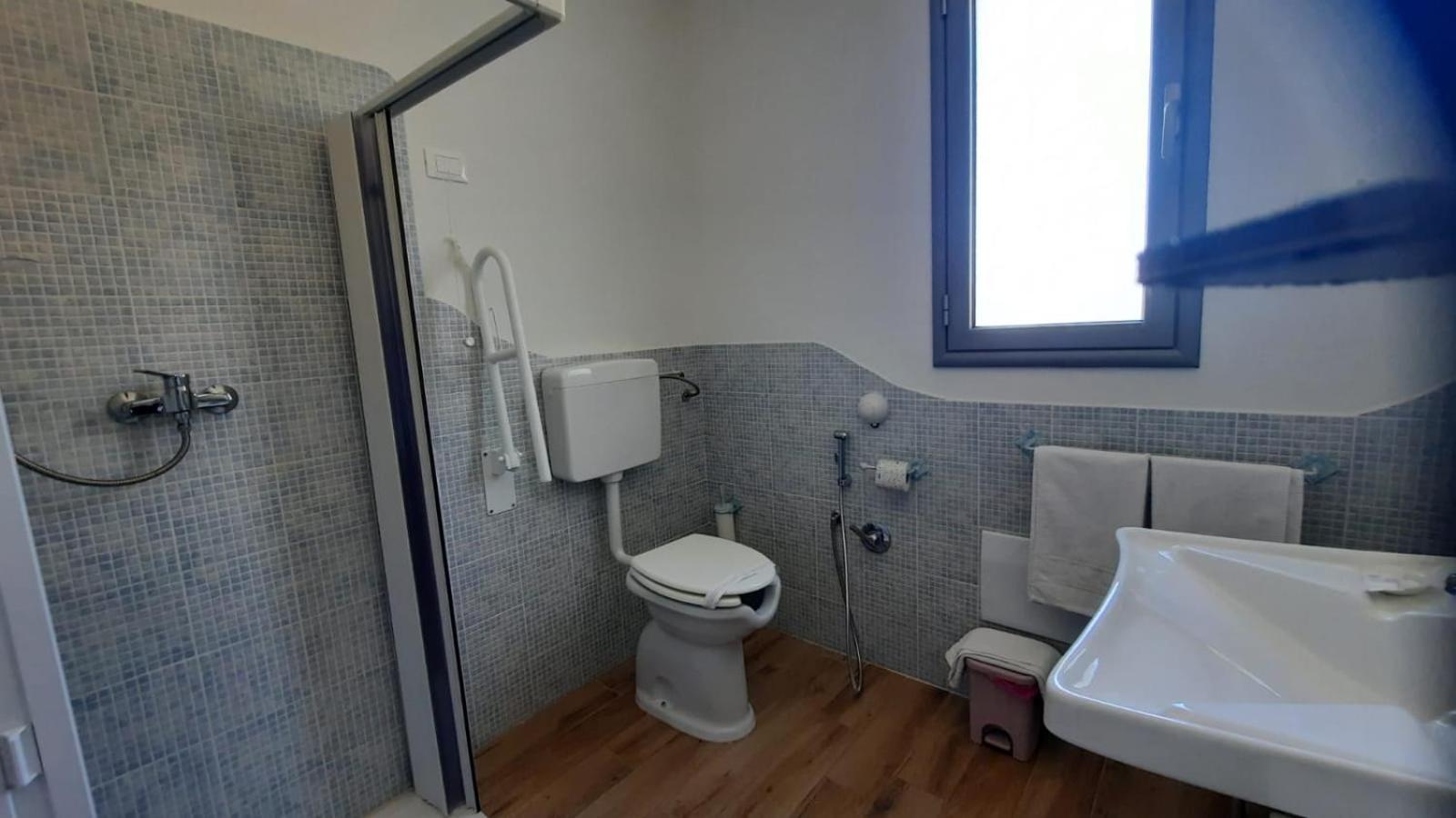 Double Room with Balcony - Photo 2