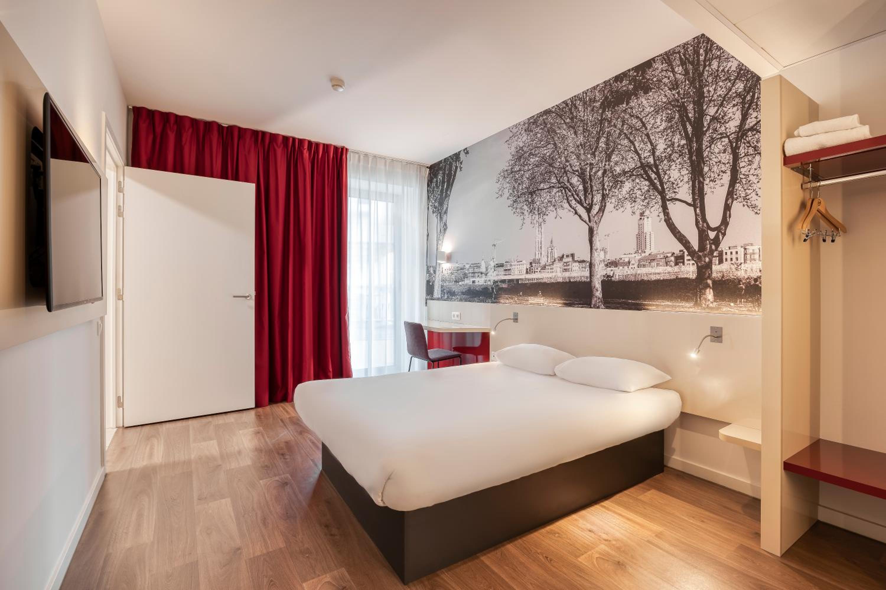 Double Room - Wheelchair Accessible - Photo 4