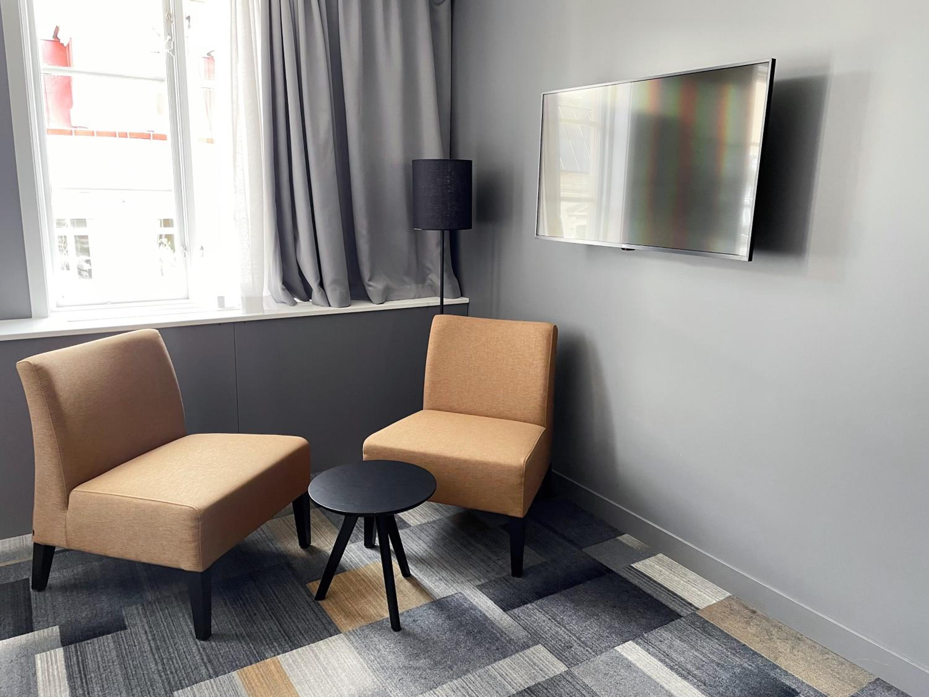Family King Room with Sofa Bed - Photo 1