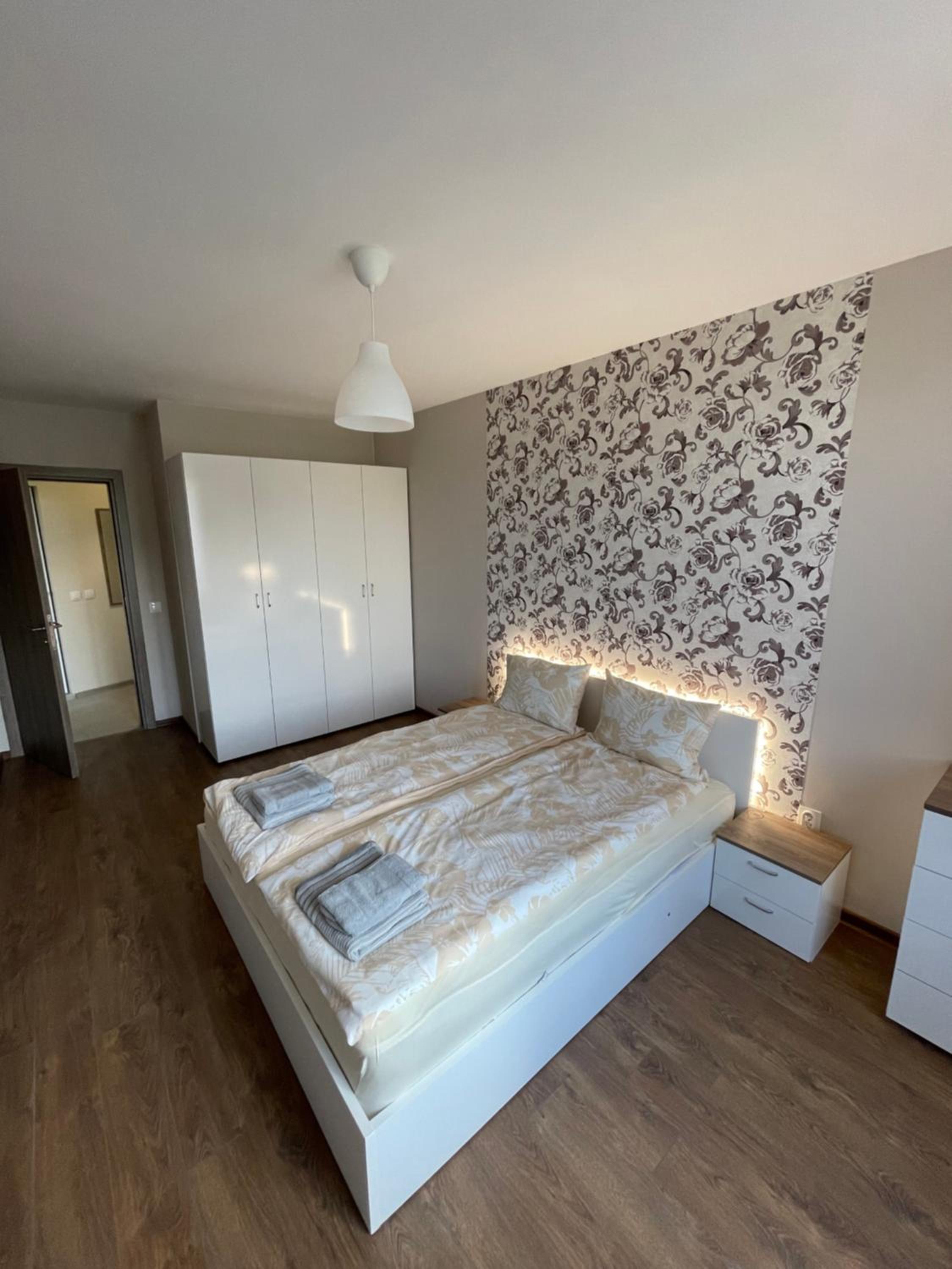 One-Bedroom Apartment - Photo 1