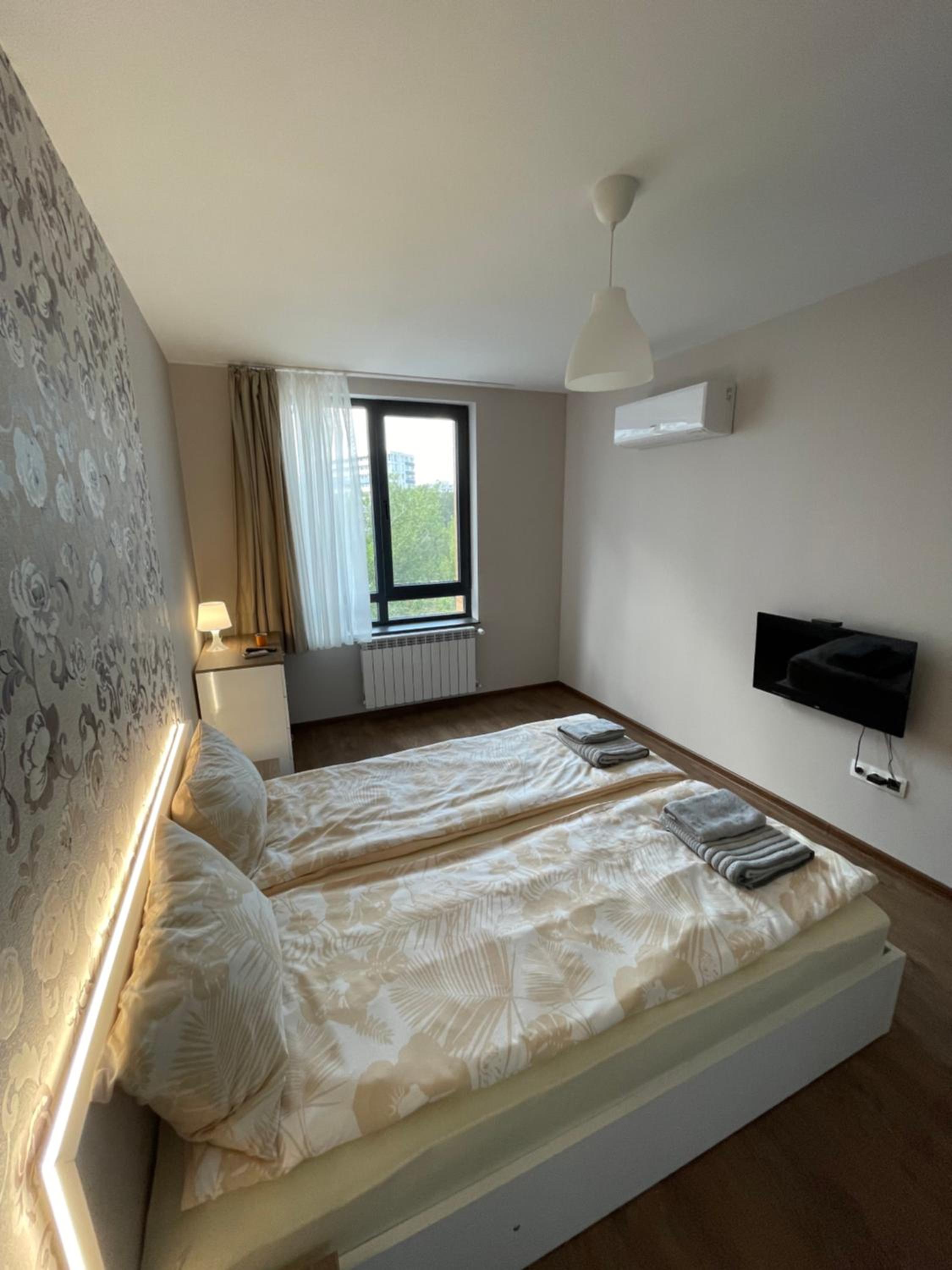 One-Bedroom Apartment - Photo 2