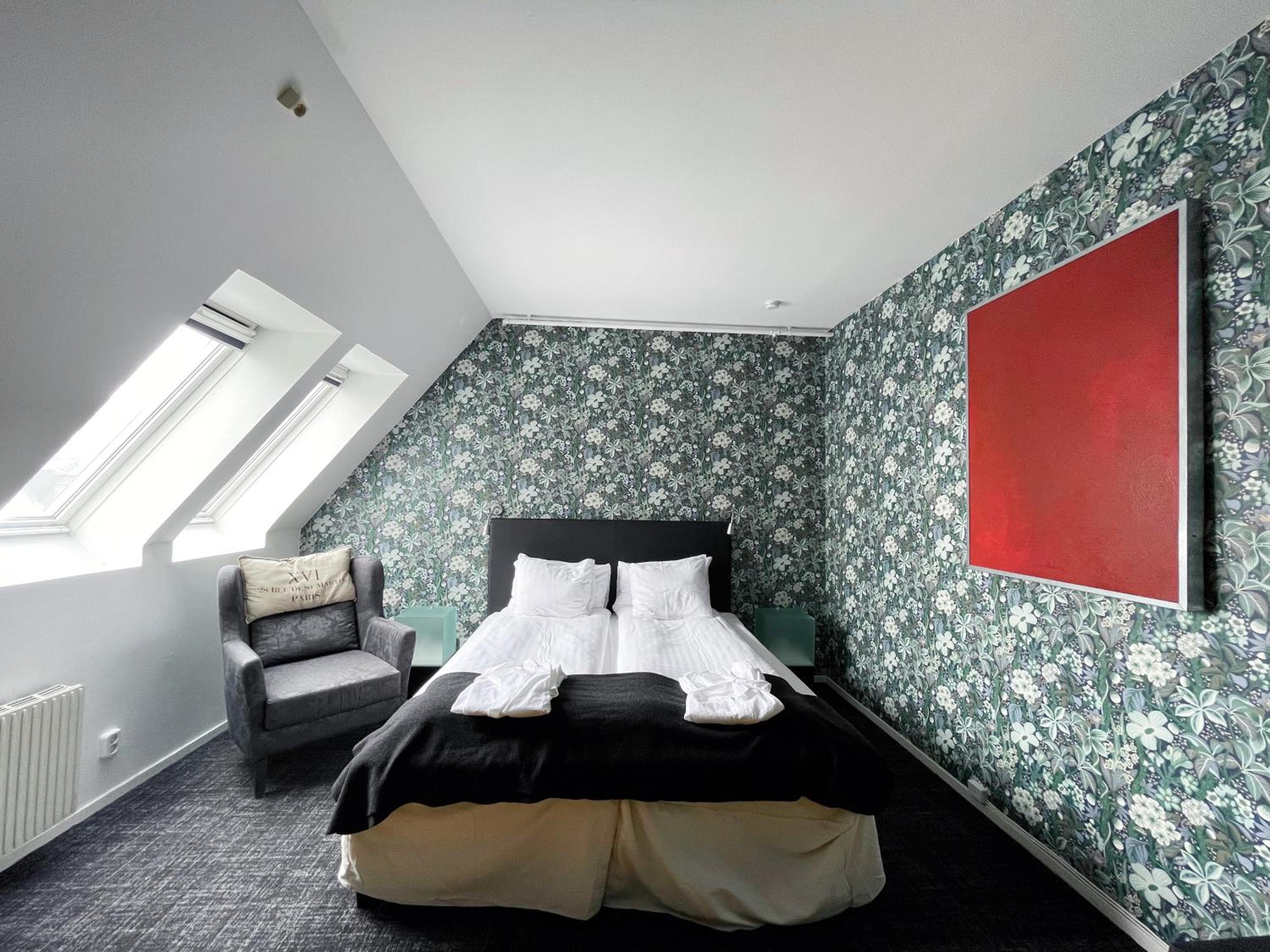 Family King Room with Sofa Bed - Photo 2