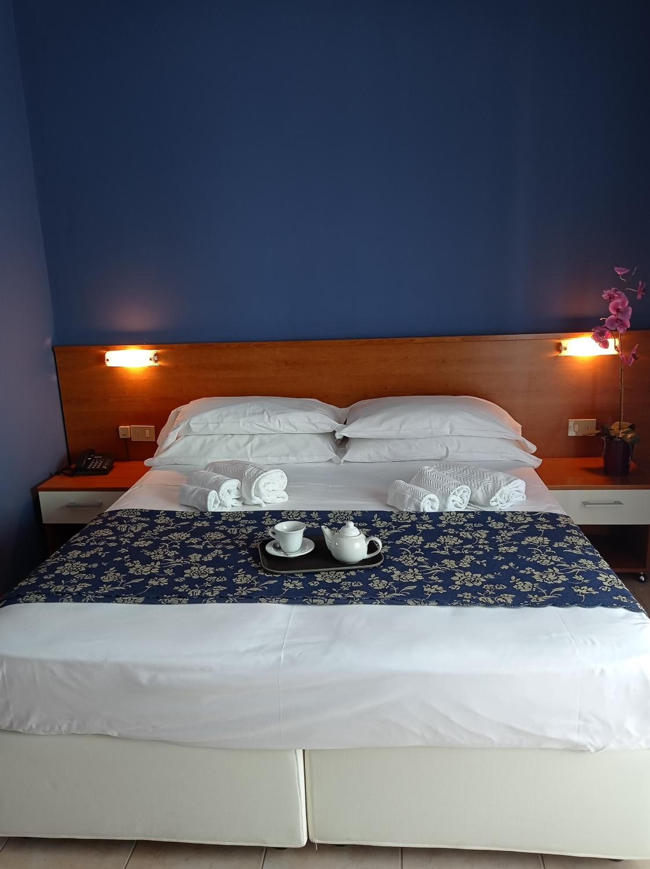 Double Room with Partial Sea View