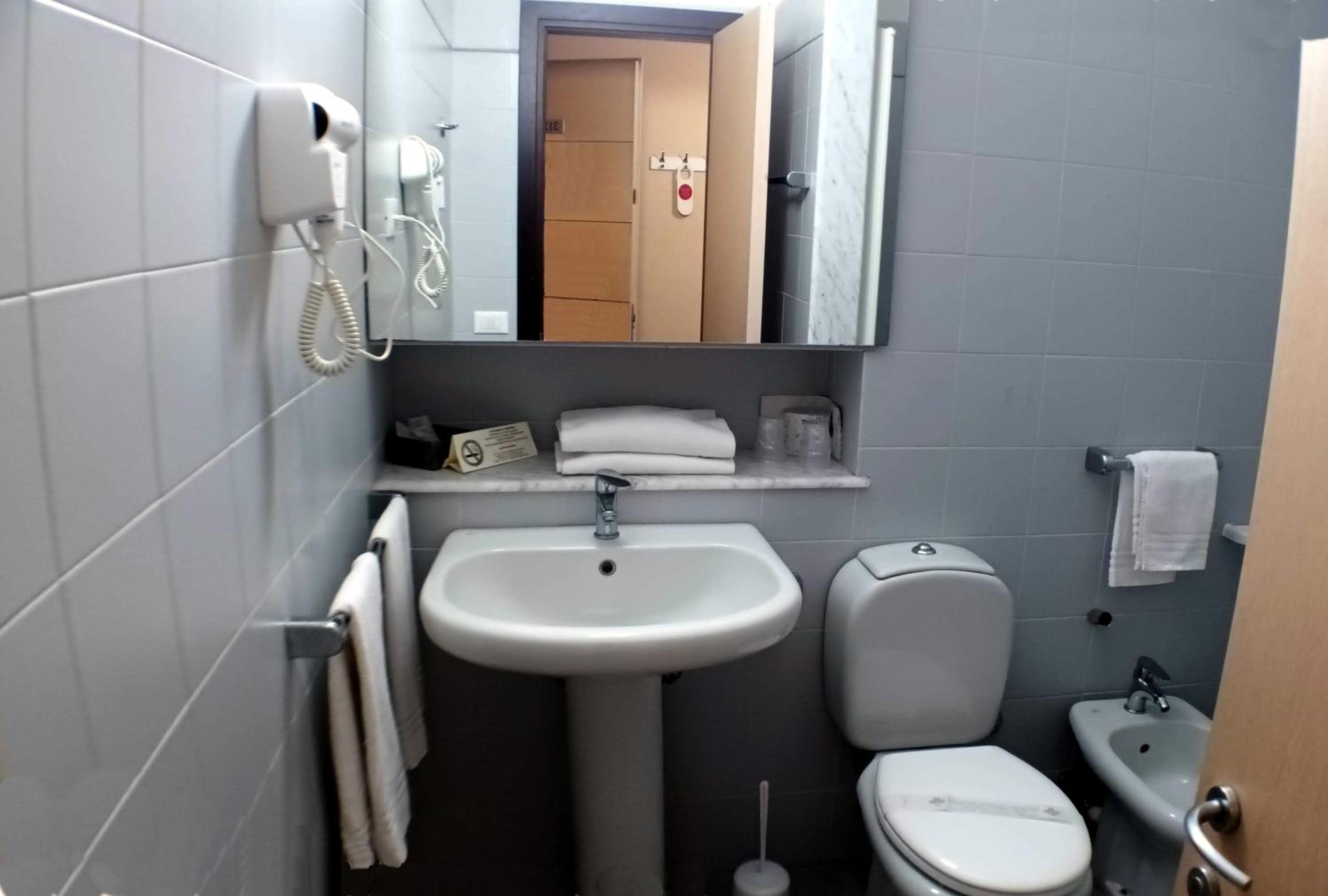 Standard Double Room - Photo 2
