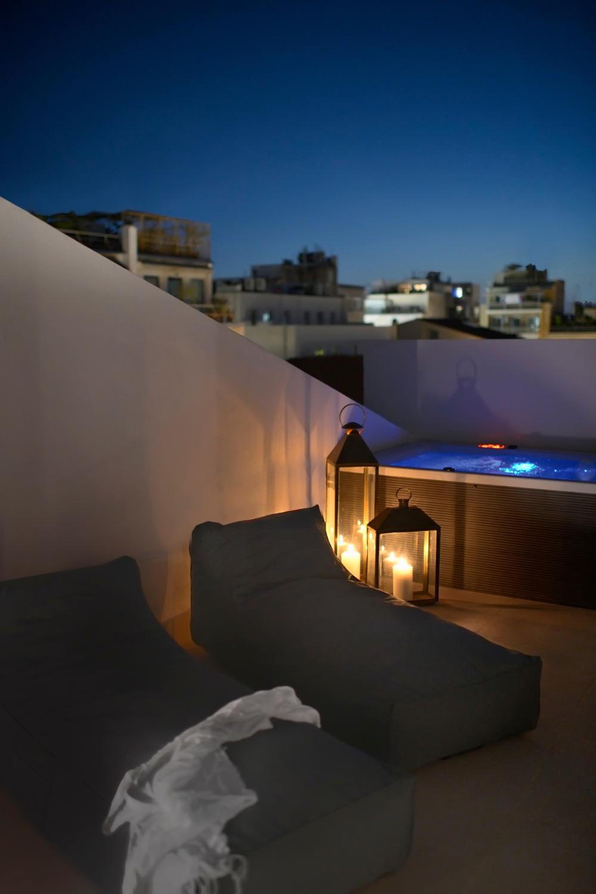 ATHINAIDOS PREMIUM QUARTER WITH JACUZZI by K&K photo 3