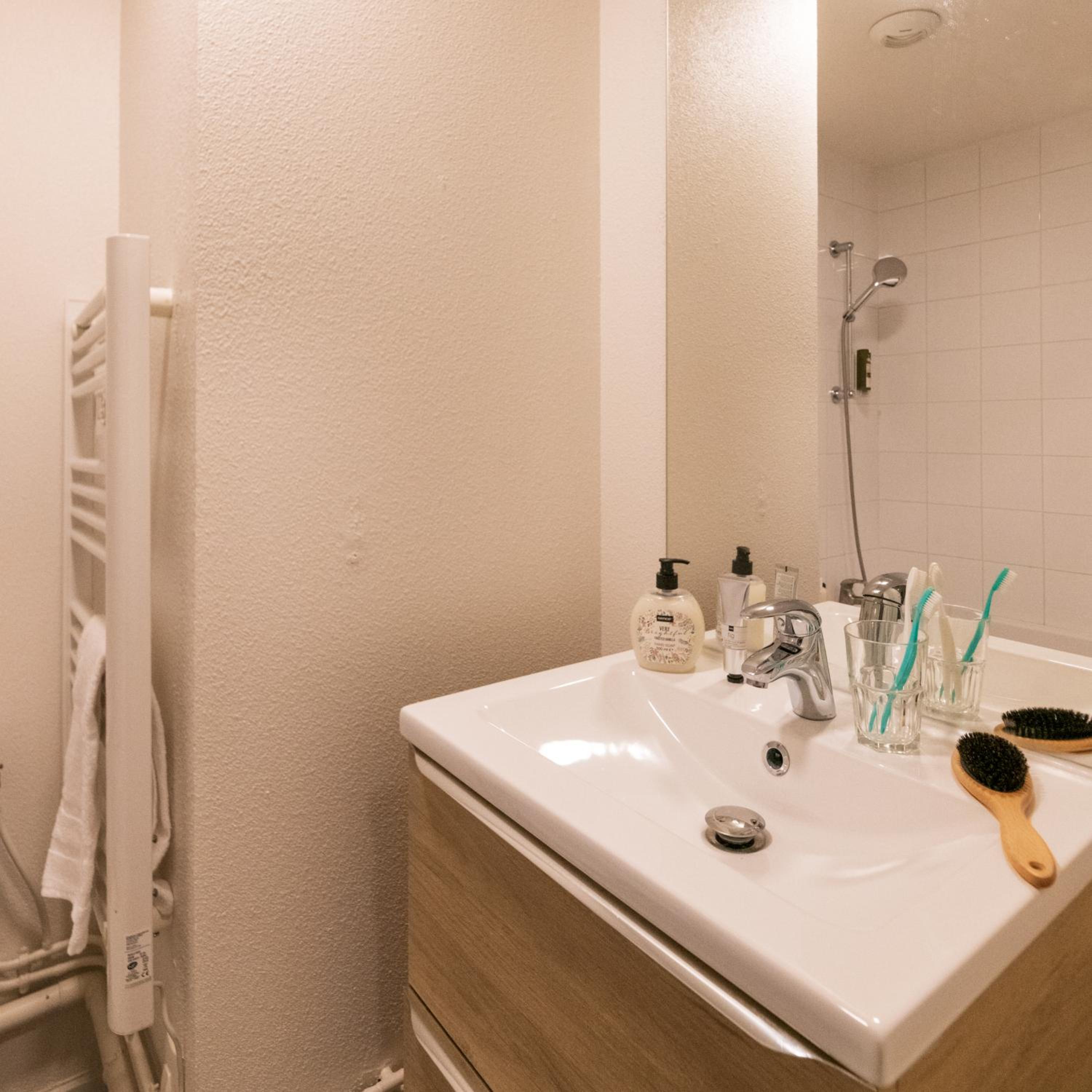 Studio with Double Bed (2 Adults) - Photo 3