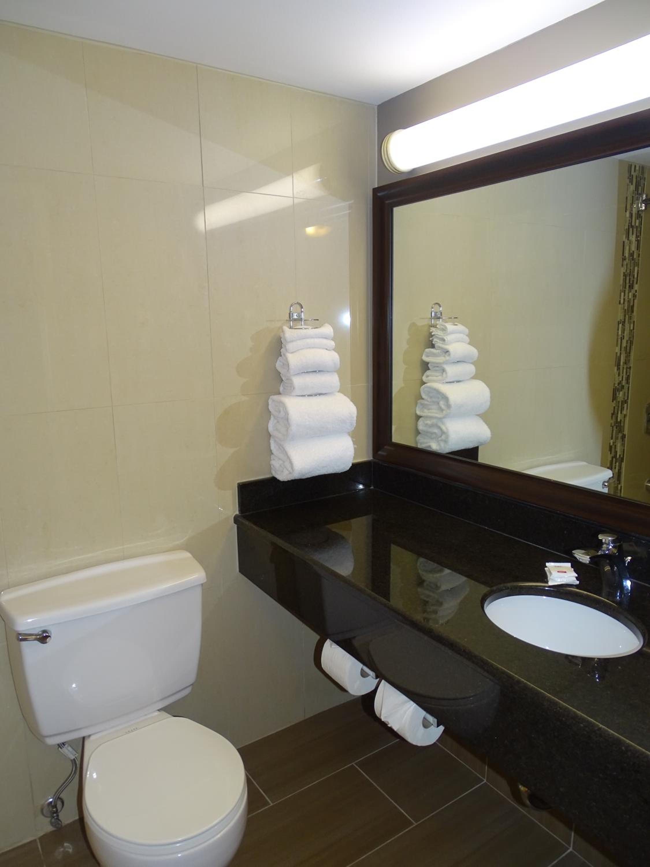 Queen Room - Mobility Access/Non-Smoking photo 2