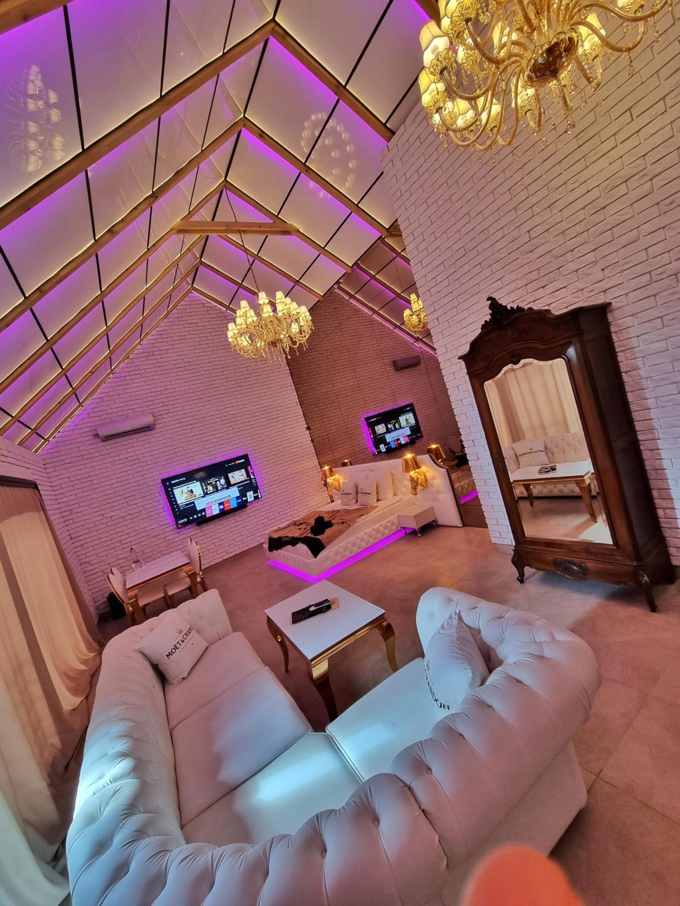 Large Apartment with Jacuzzi - Photo 16