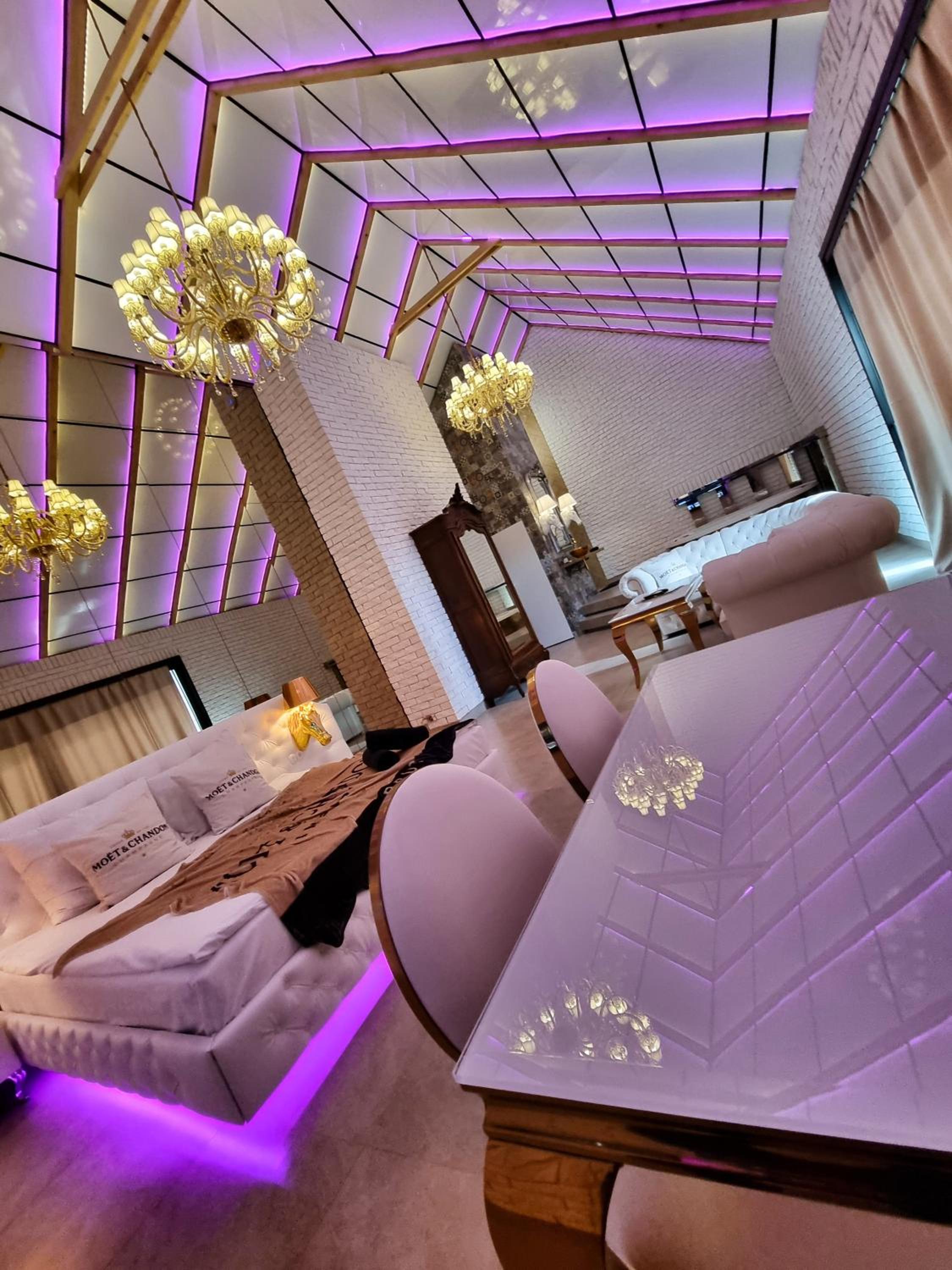 Large Apartment with Jacuzzi - Photo 15