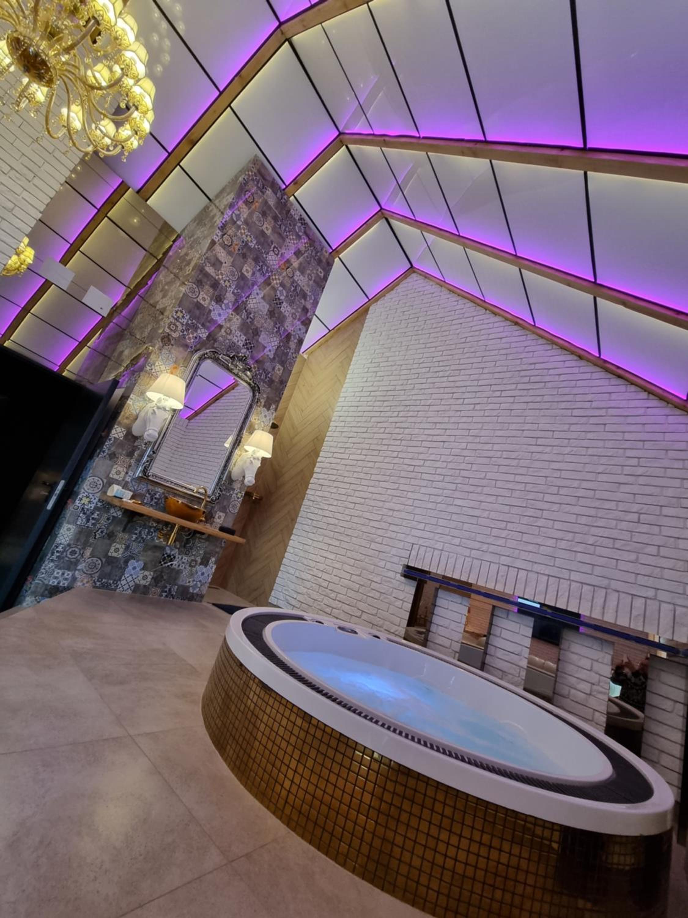 Large Apartment with Jacuzzi - Photo 14