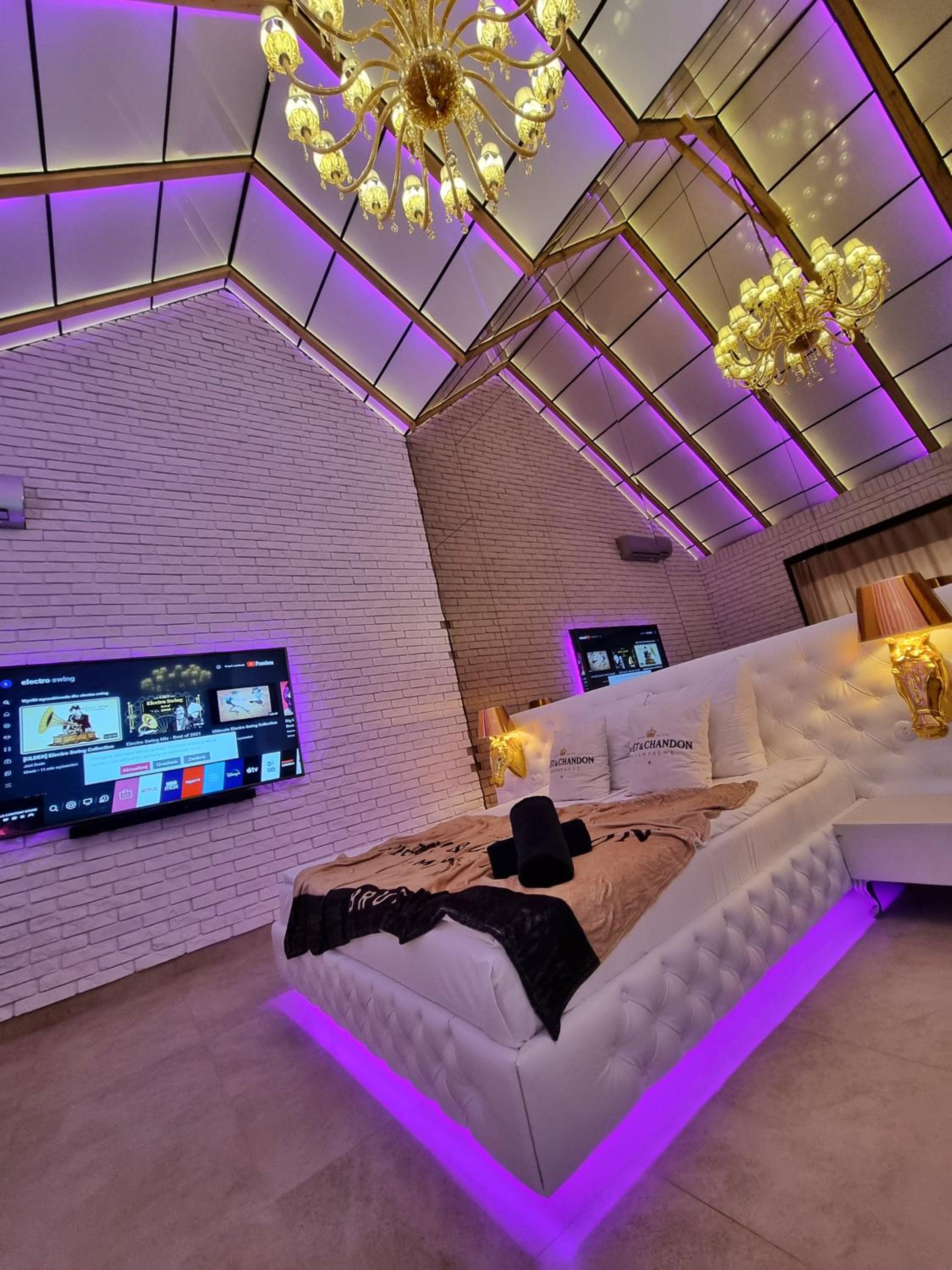 Large Apartment with Jacuzzi - Photo 13