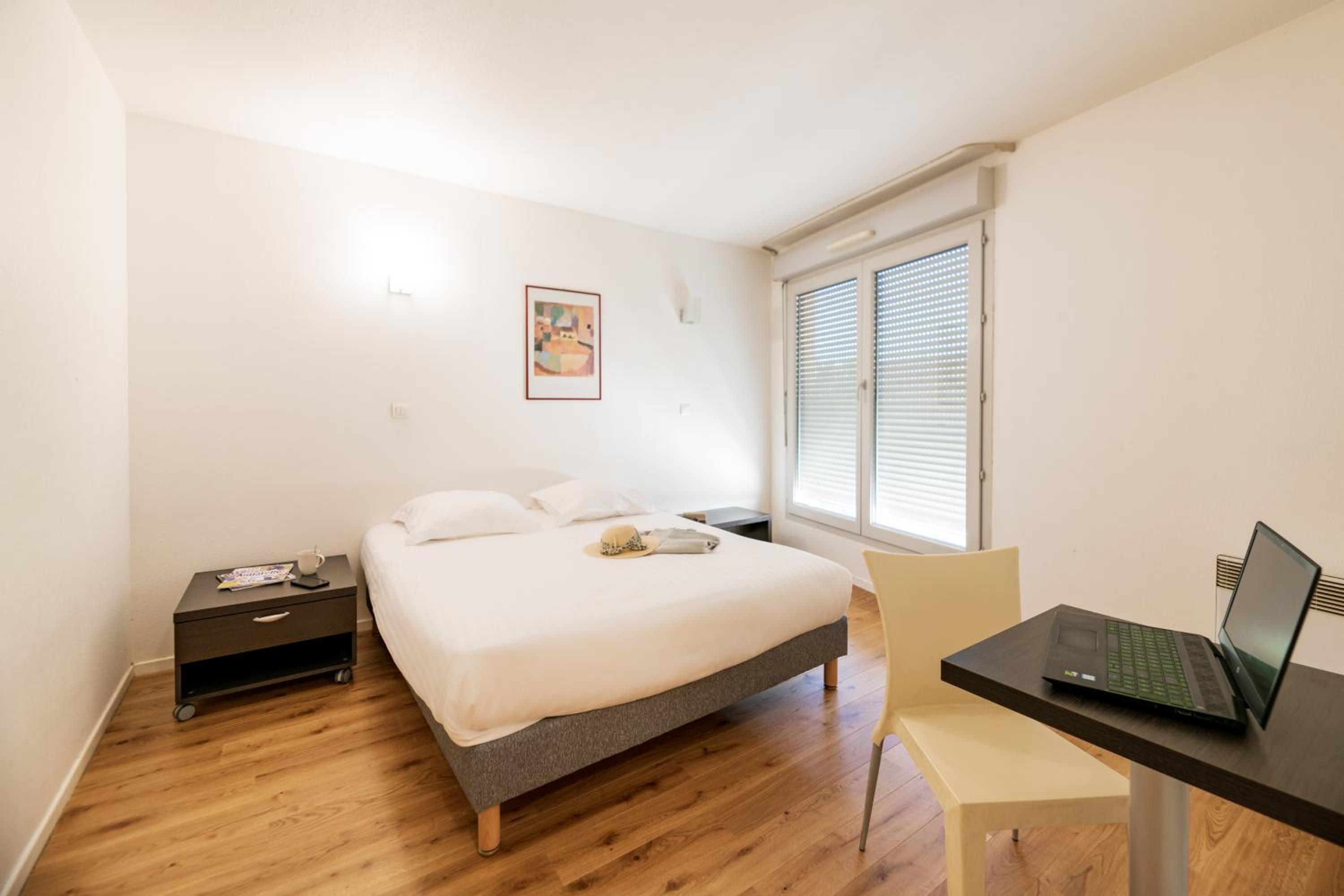 One-Bedroom Apartment (4 Adults) - Photo 1